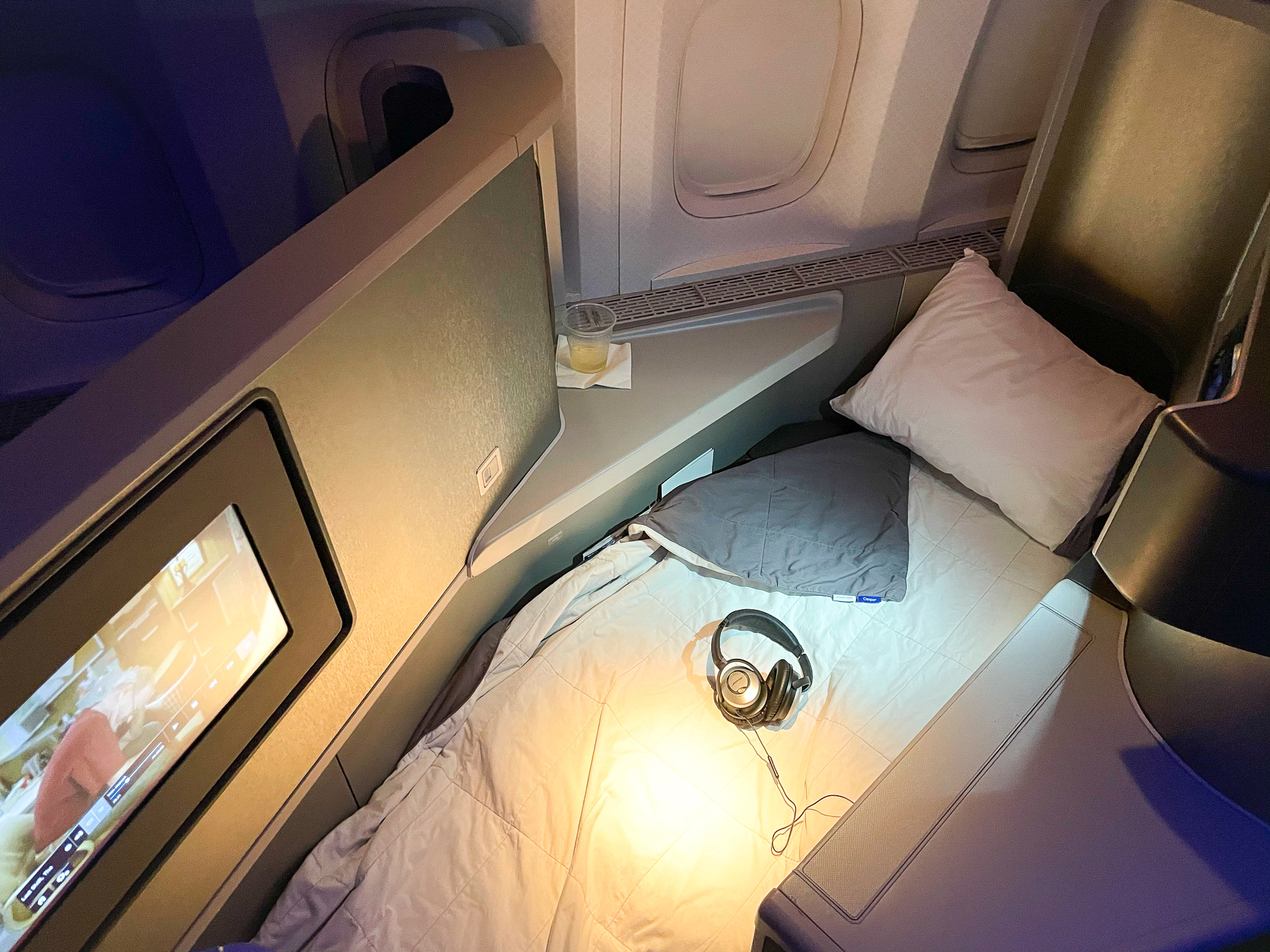 American Airlines 777 Flagship Business Class Casper Bed American Airlines 777 Flagship Business Class Casper Bed