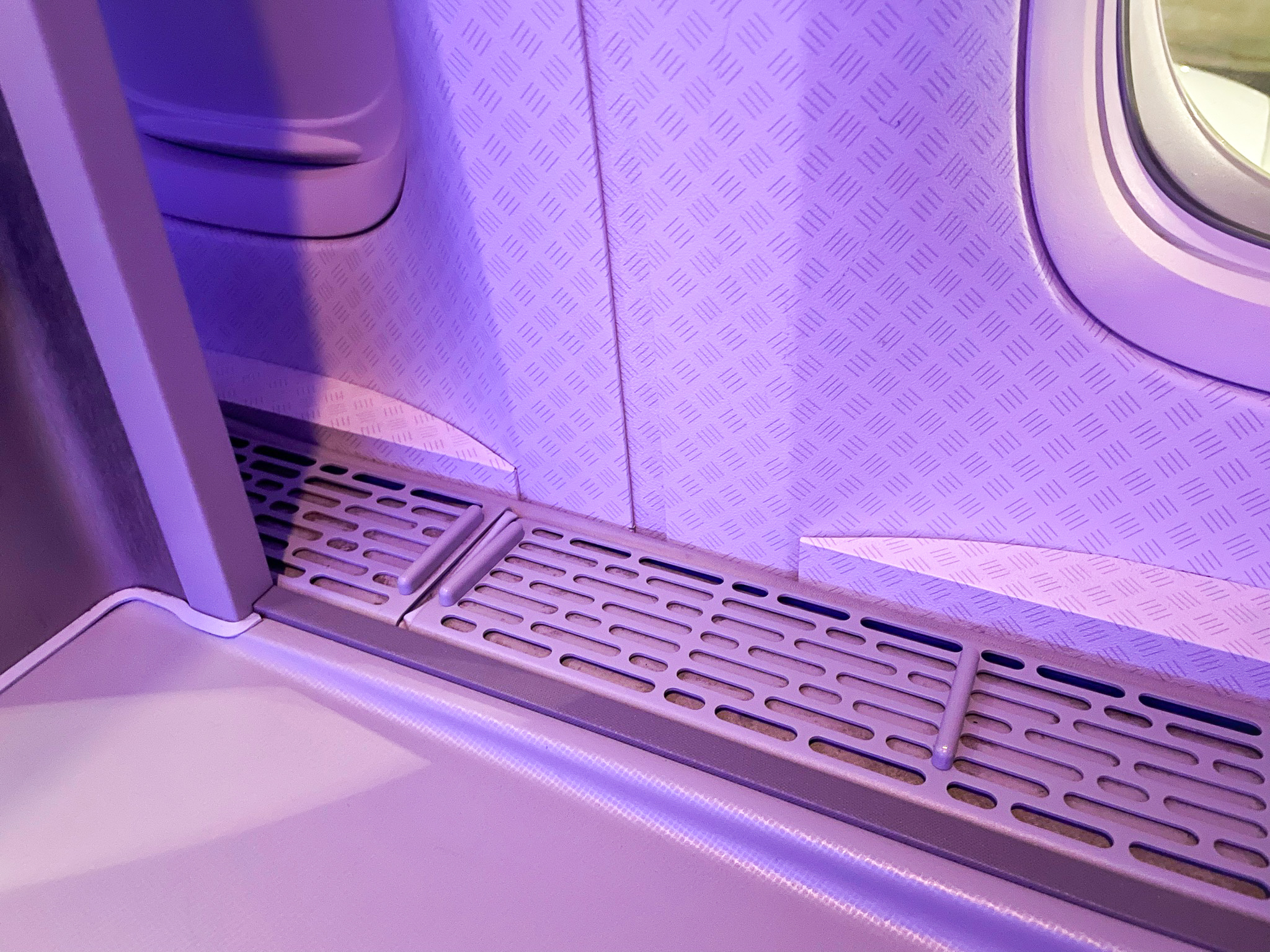 American Airlines 777 Flagship Business Class Dirty Vents
