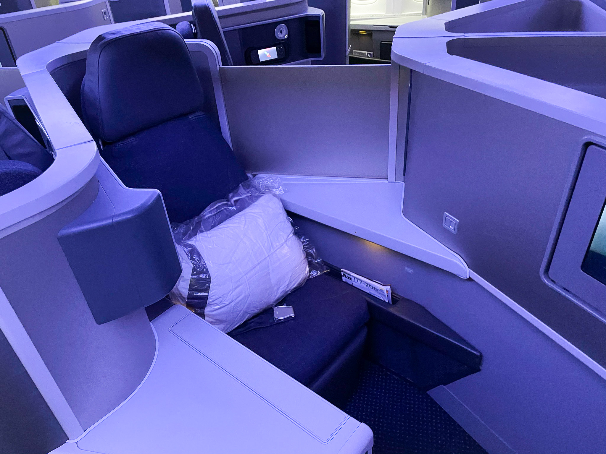 American Airlines 777 Flagship Business Class middle seat