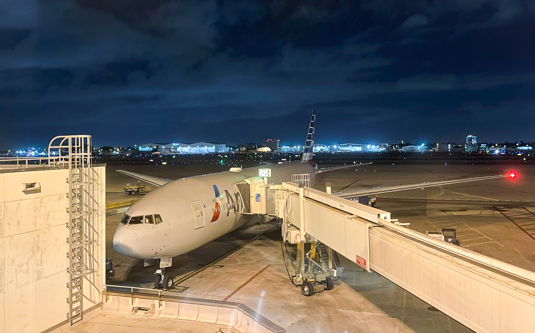 American Airlines 777 in Miami