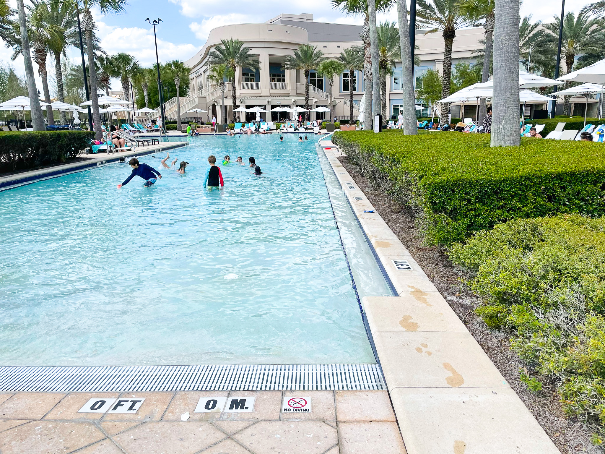 Waldorf Astoria Orlando zero entry pool
