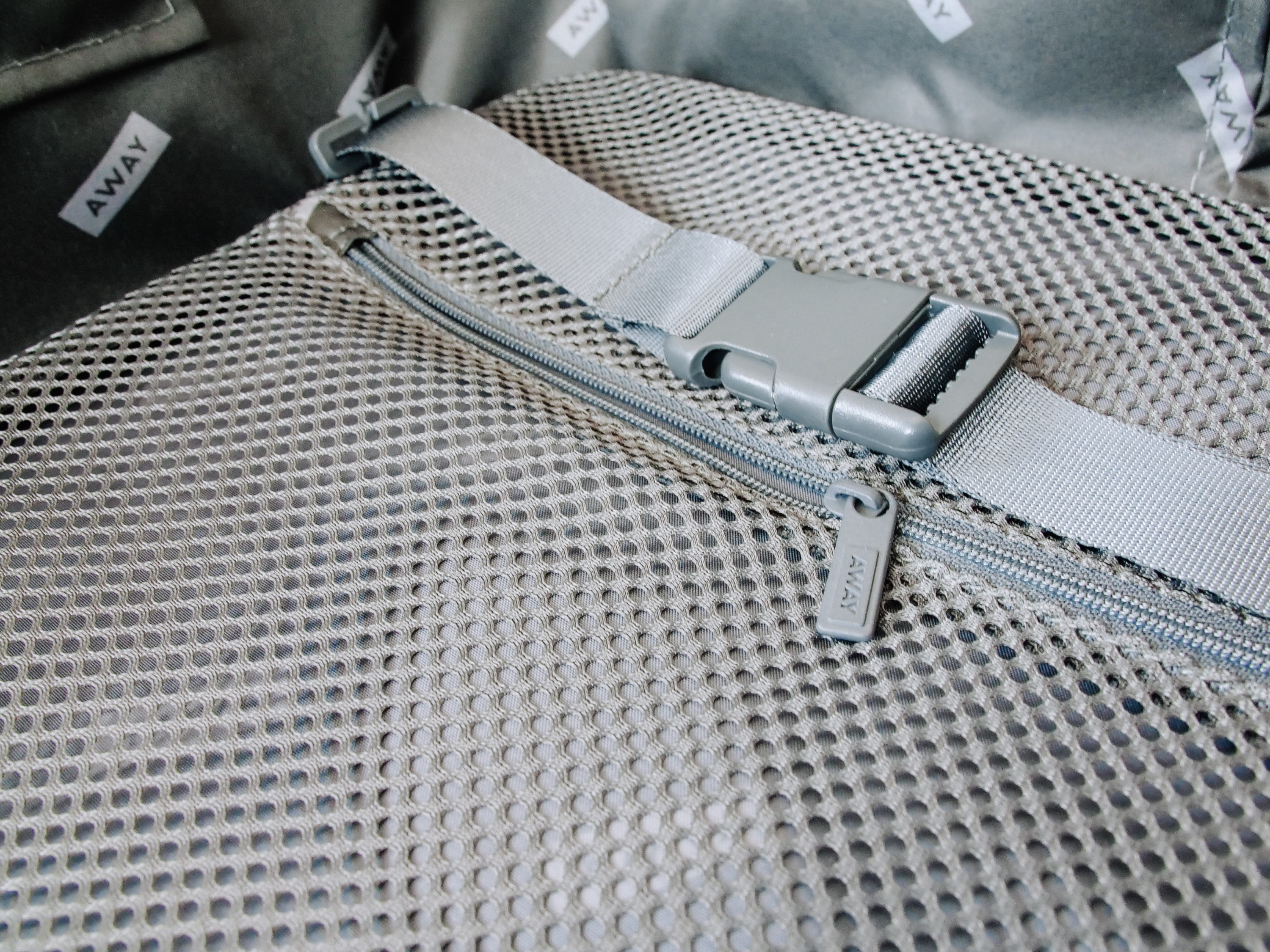 Away Luggage compression straps