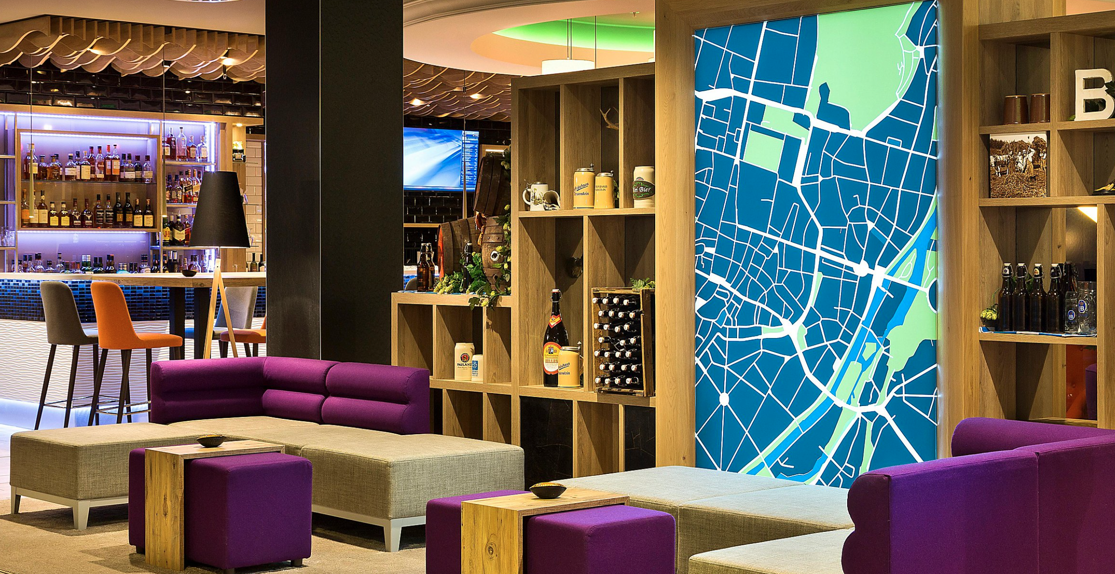 Holiday Inn Munich lobby