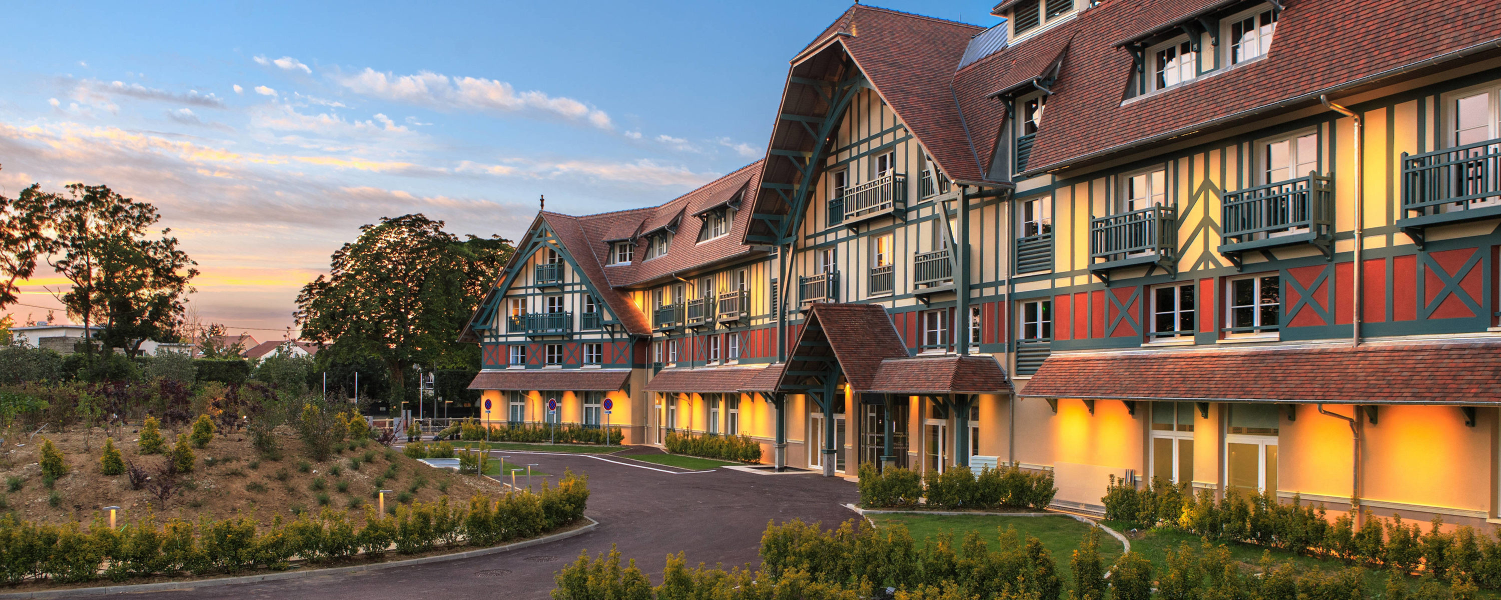 Renaissance Paris Hippodrome de St. Cloud Hotel