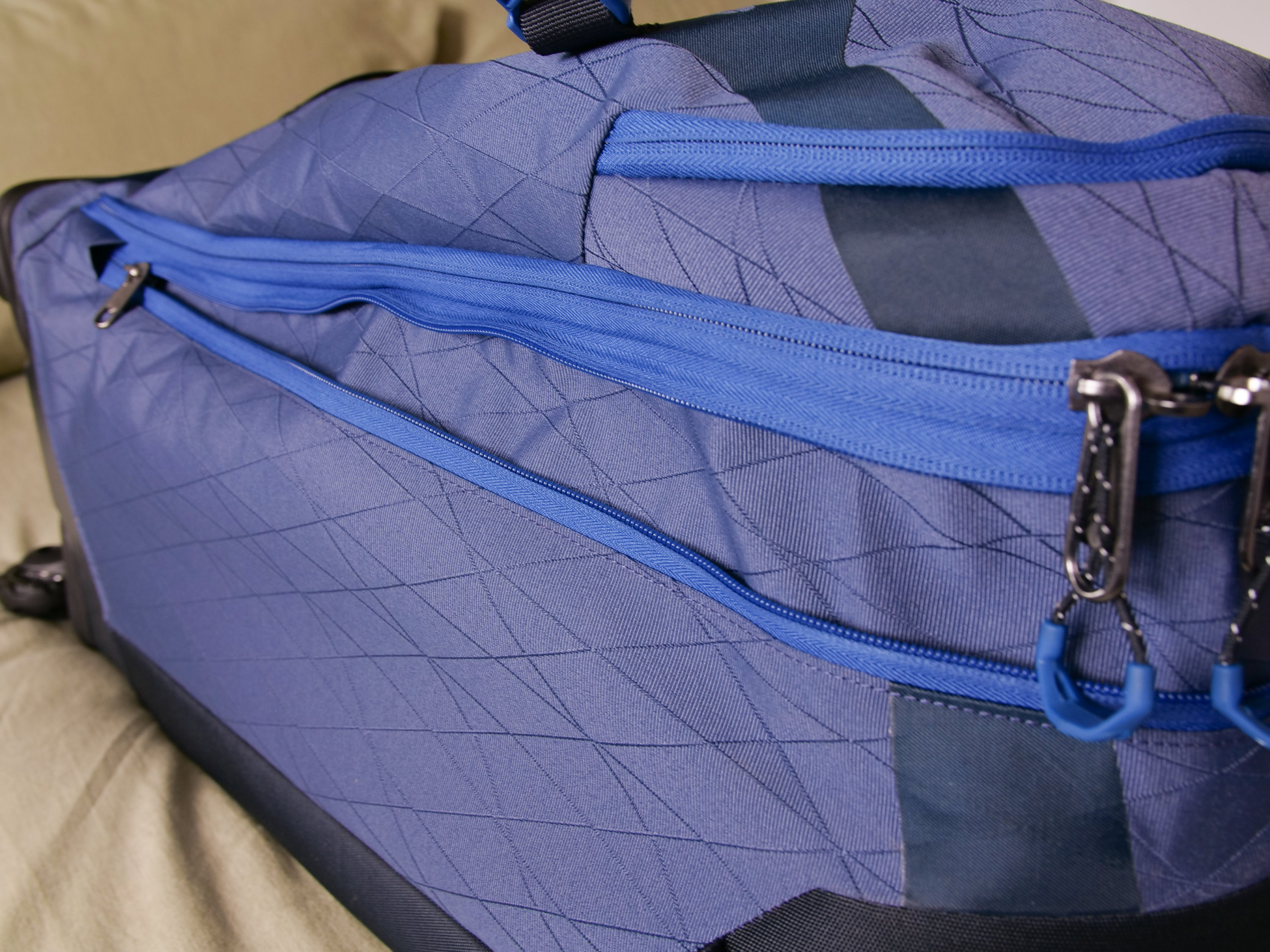 Eagle Creek expandable zips