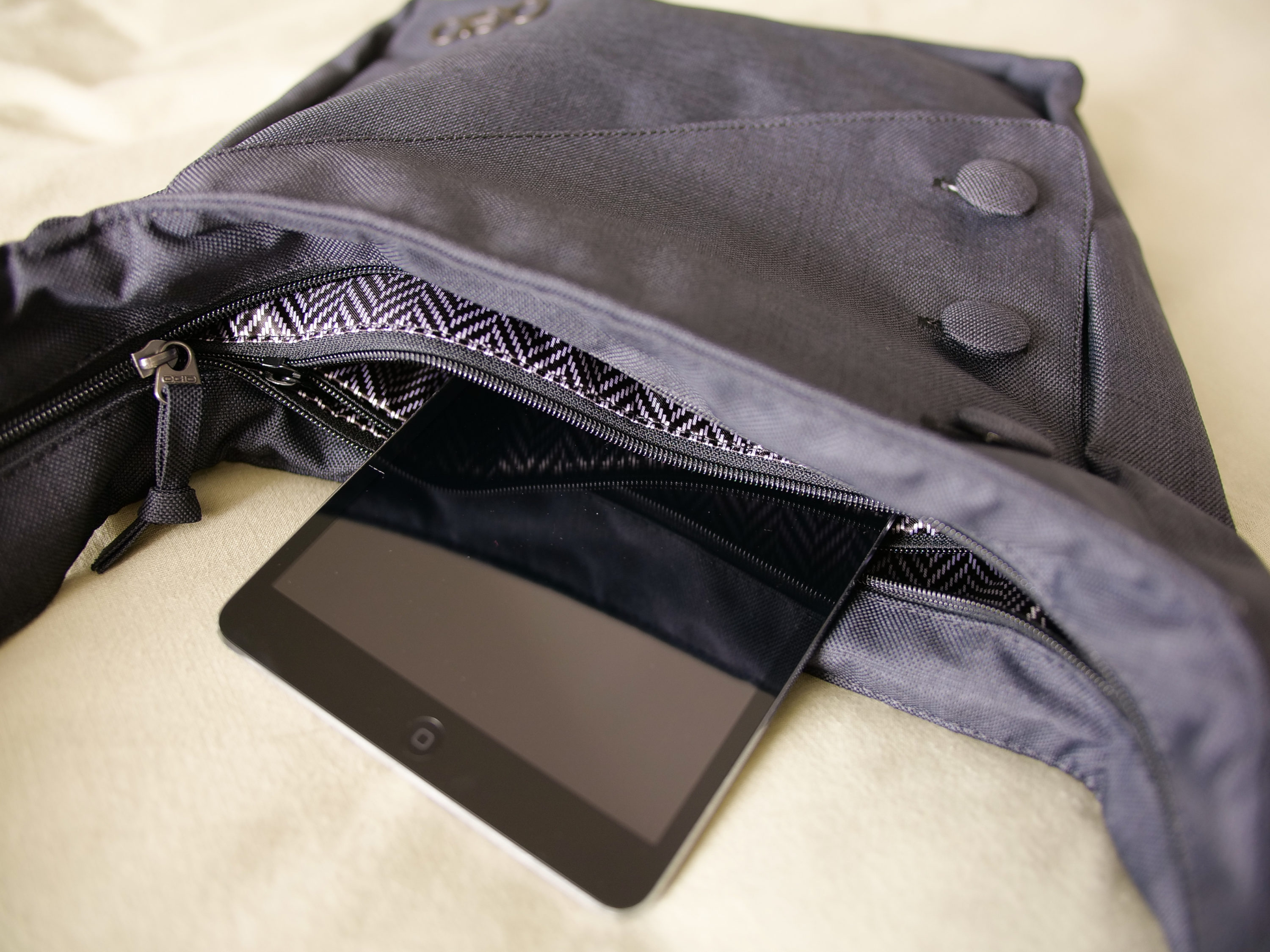 Crossbody bags security