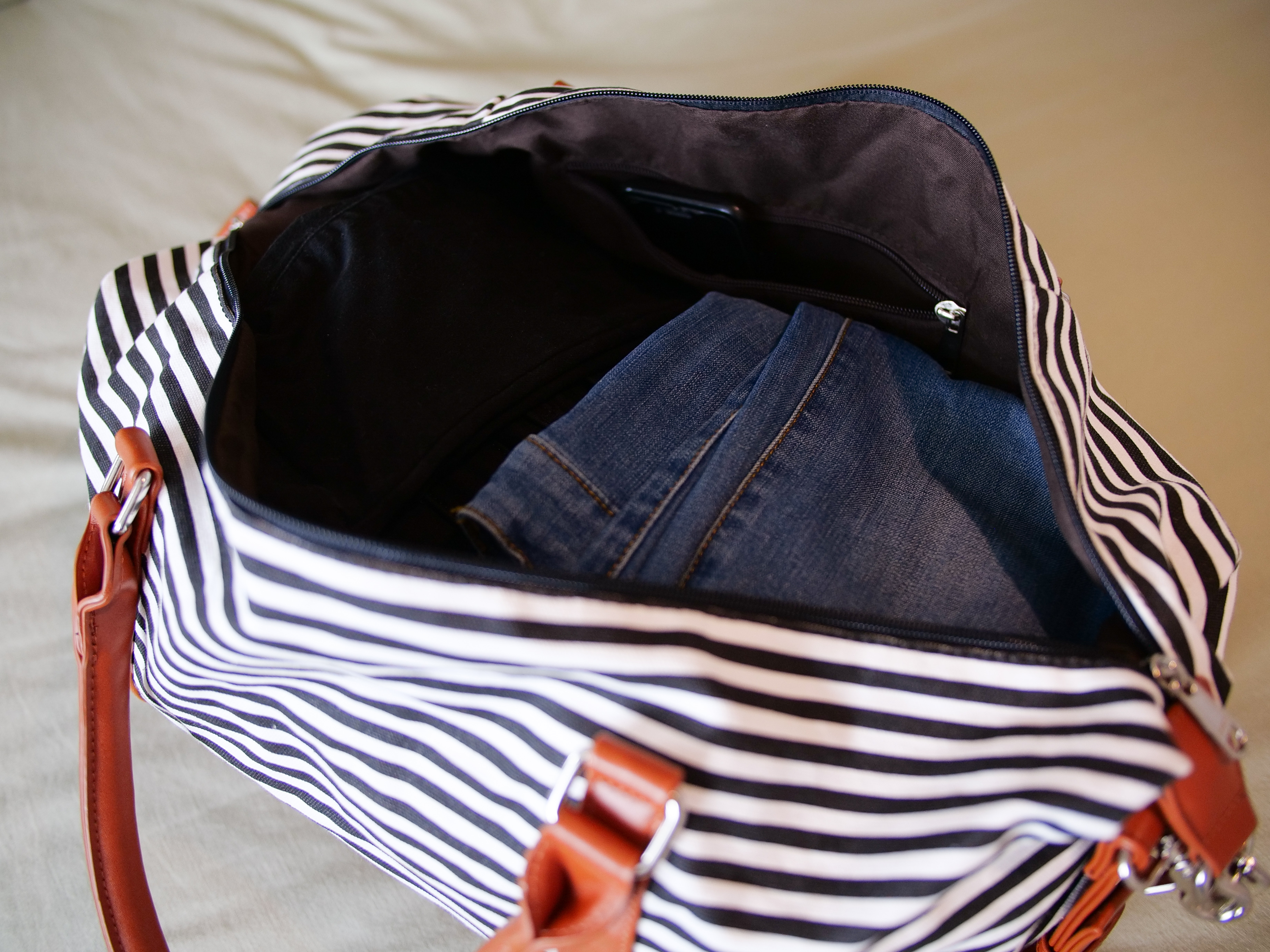 Weekender Bag Compartments
