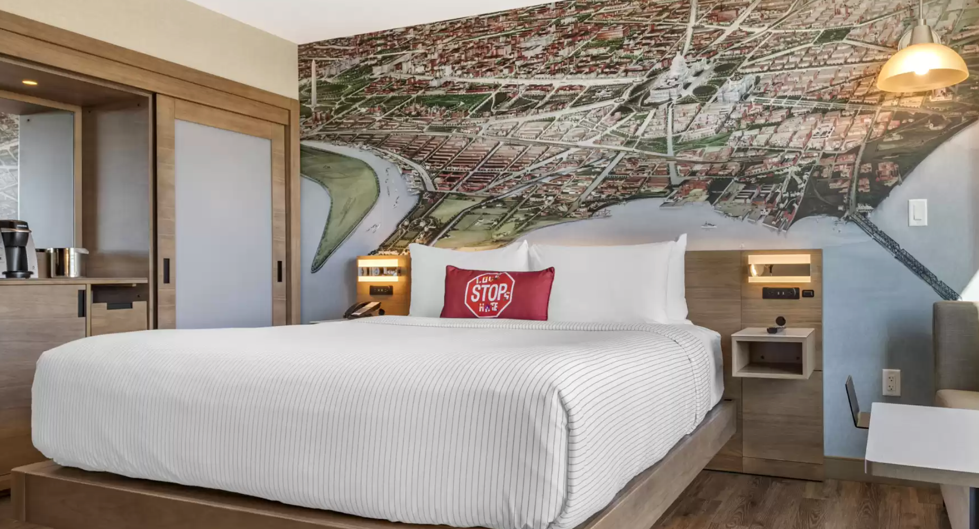 Cambria Hotel Washington DC Capital Riverfront guest room