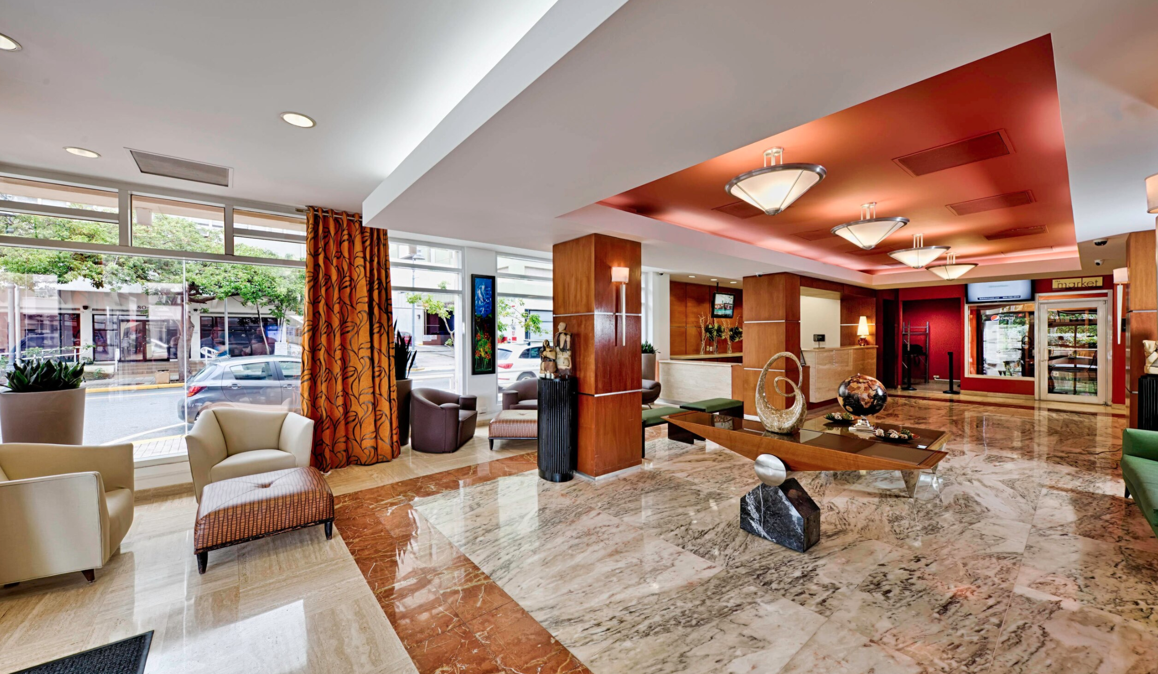 Courtyard San Juan Miramar lobby