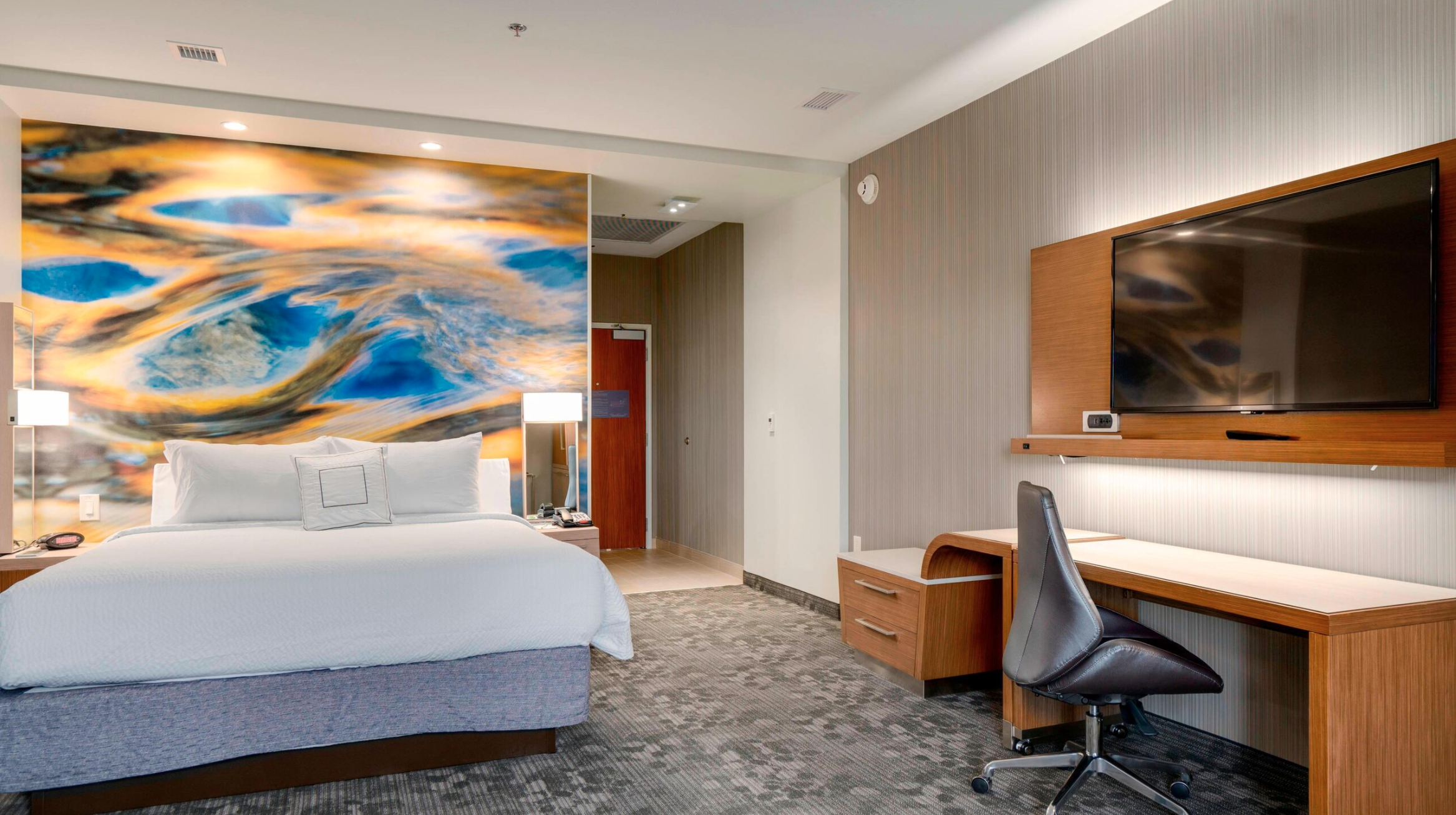 Guest room at Courtyard by Marriott Niagara Falls USA