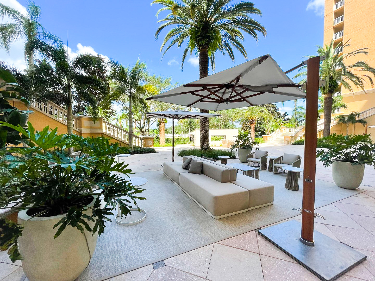 Ritz Carlton Orlando Grande Lakes Outdoor Seating