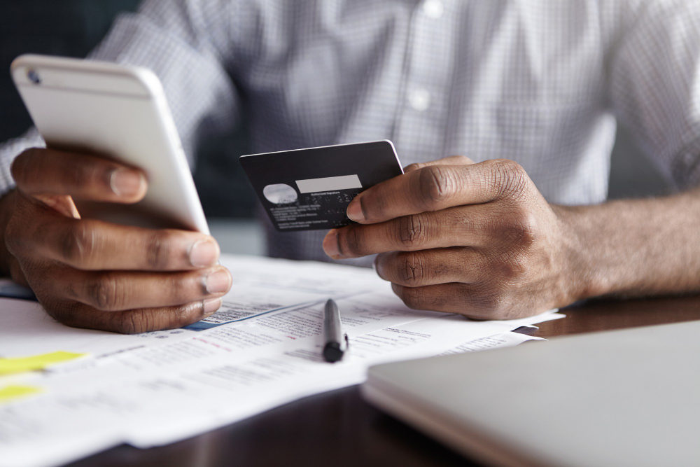 Paying bills on cell phone with credit card Paying bills on cell phone with credit card