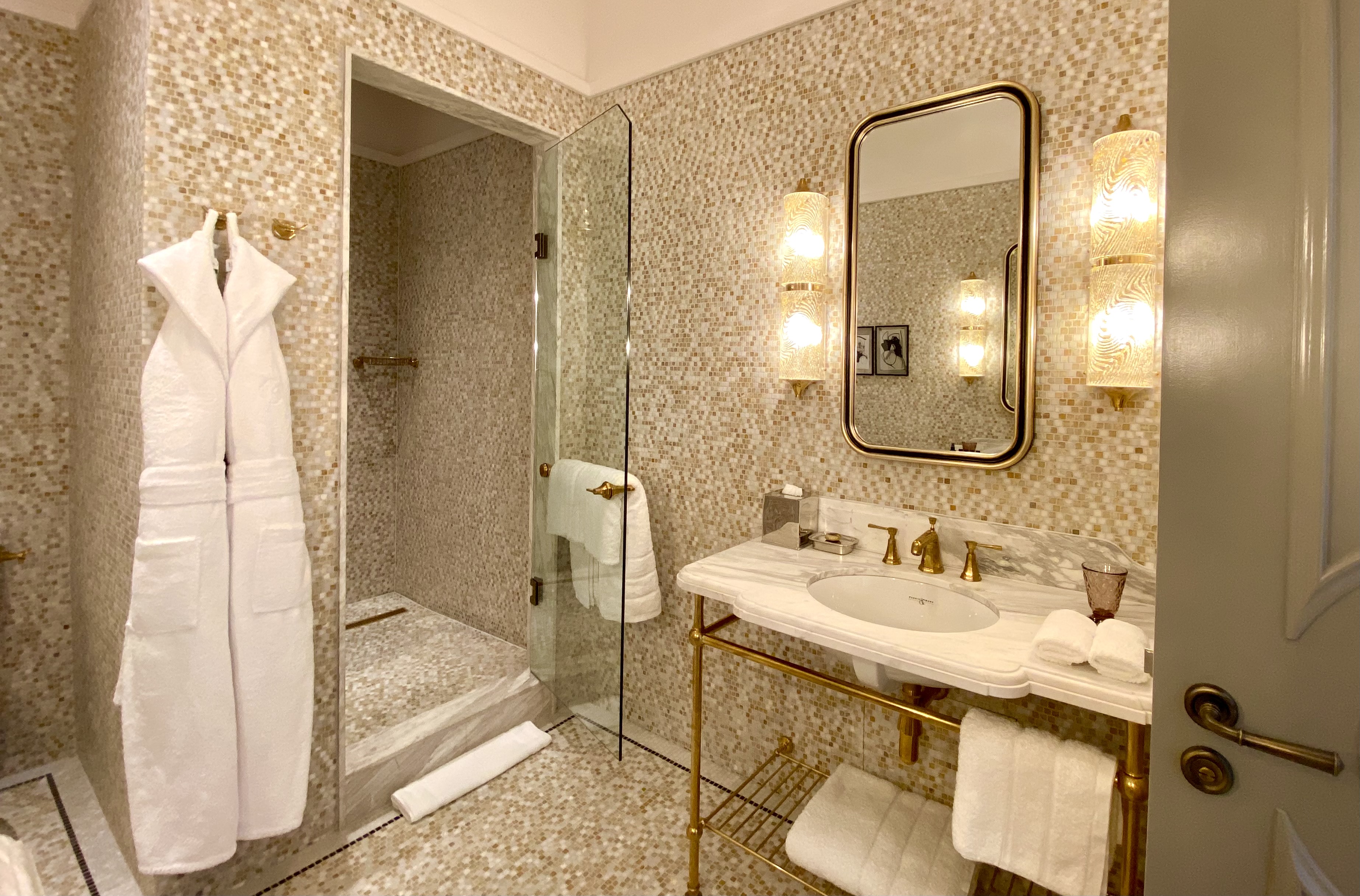 The NoMad London Grande Room bathroom
