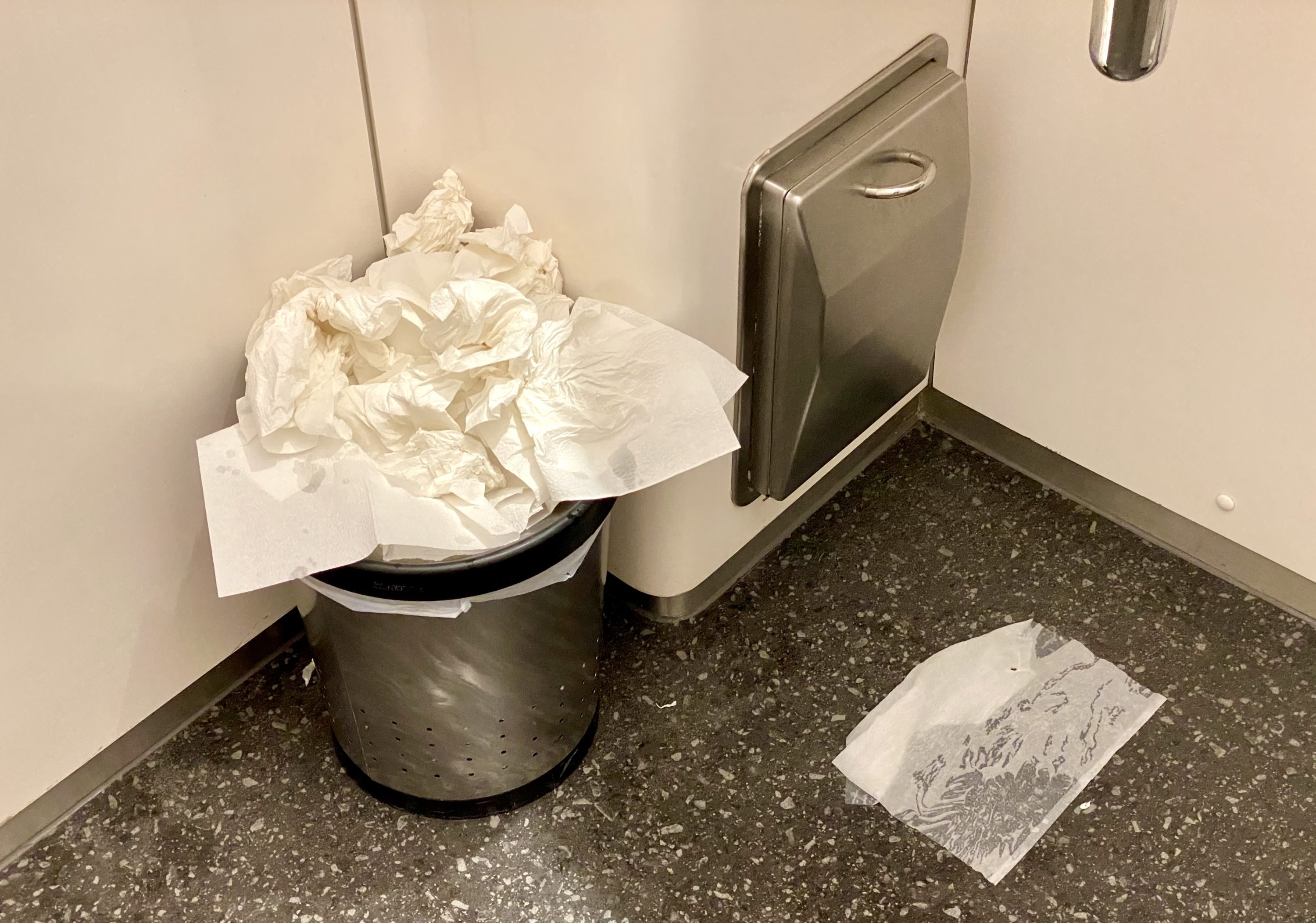 British Airways Galleries South Lounge dirty bathroom