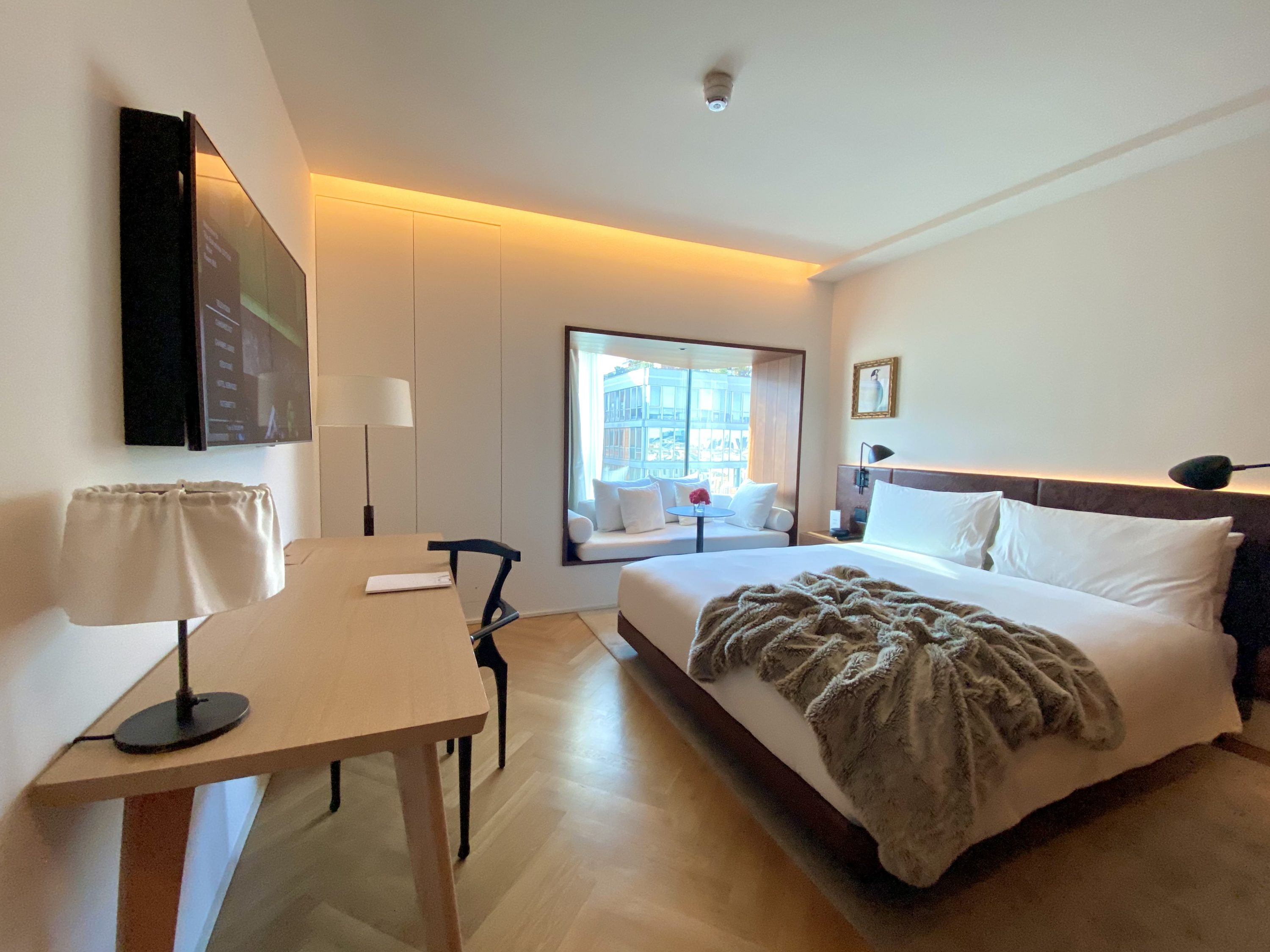 The Barcelona EDITION Deluxe Room 805 