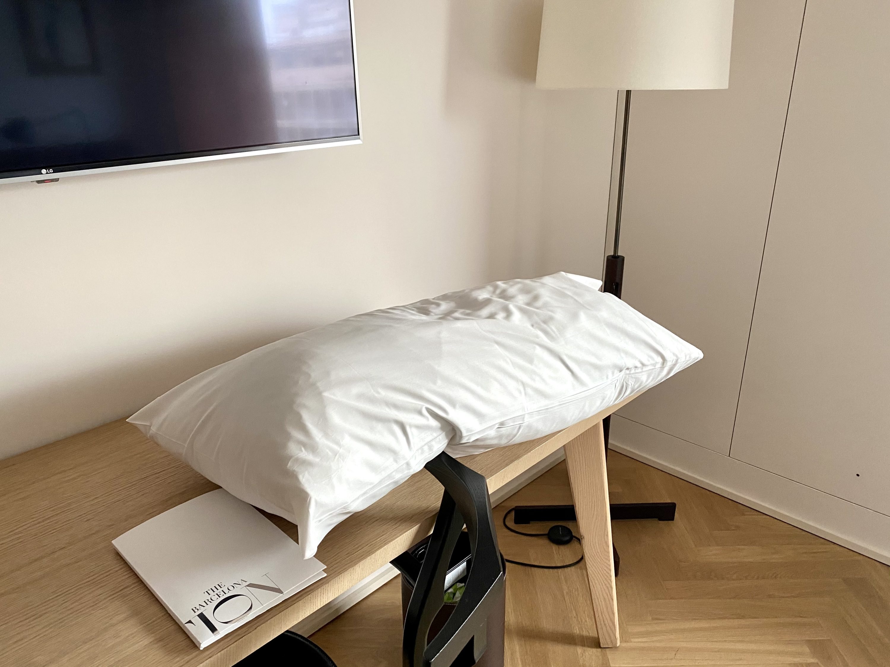 The Barcelona EDITION pillow service