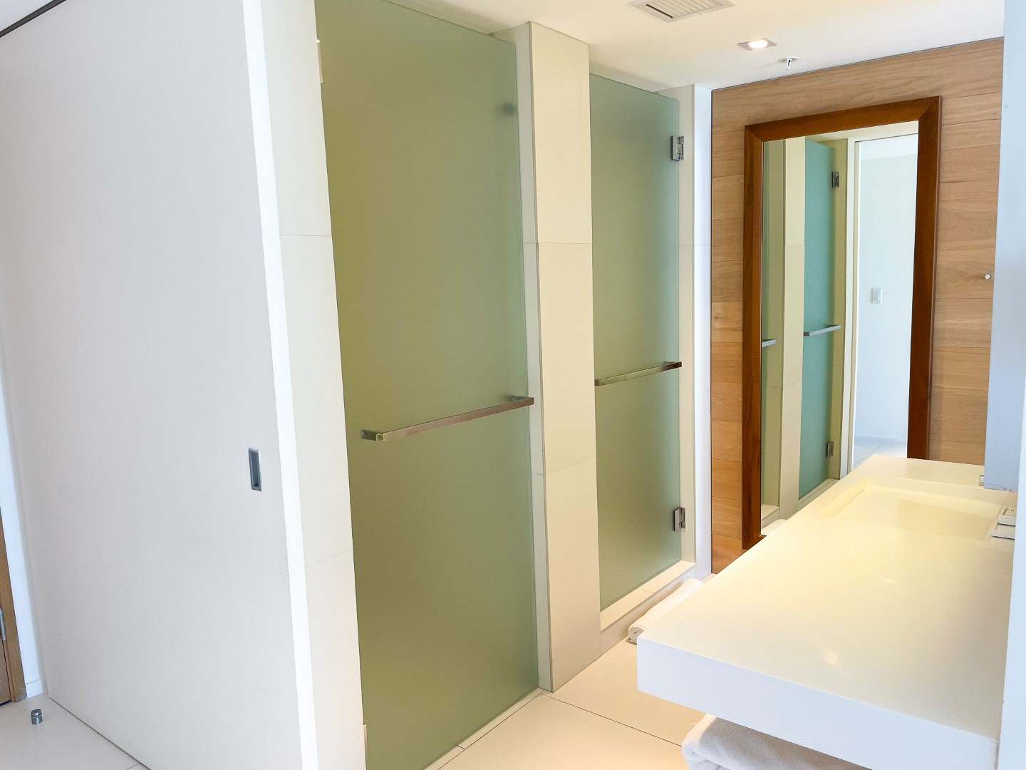 The Miami Beach EDITION open bathroom