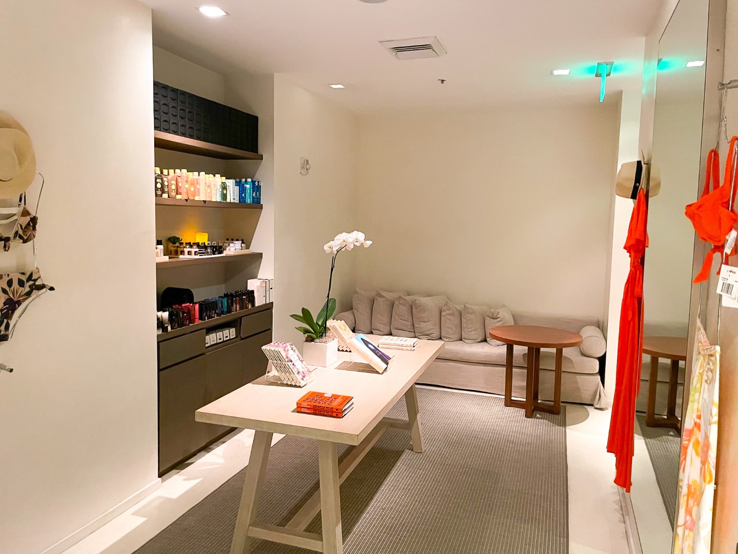 The Miami Beach EDITION spa seating 
