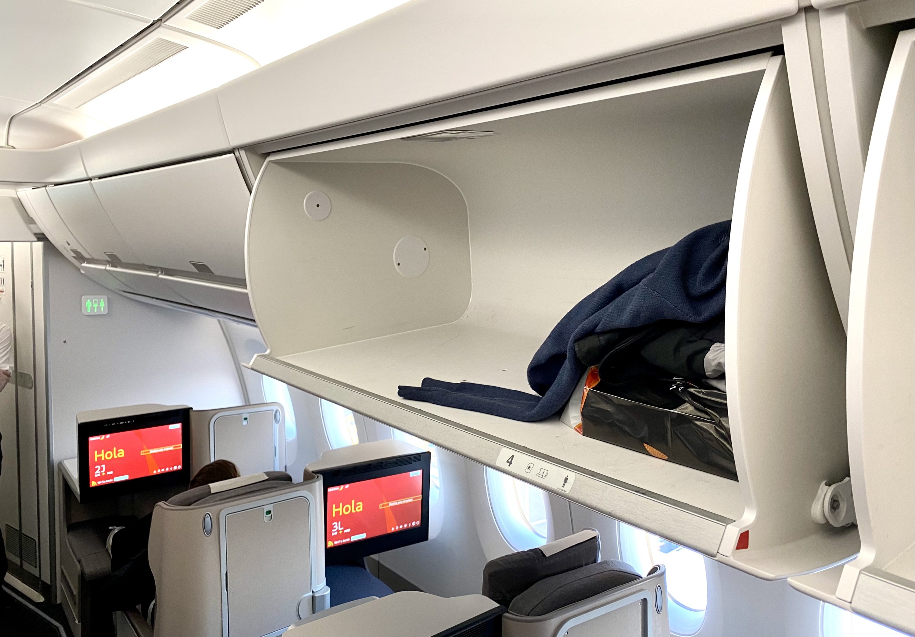Iberia A350 business class overhead bins