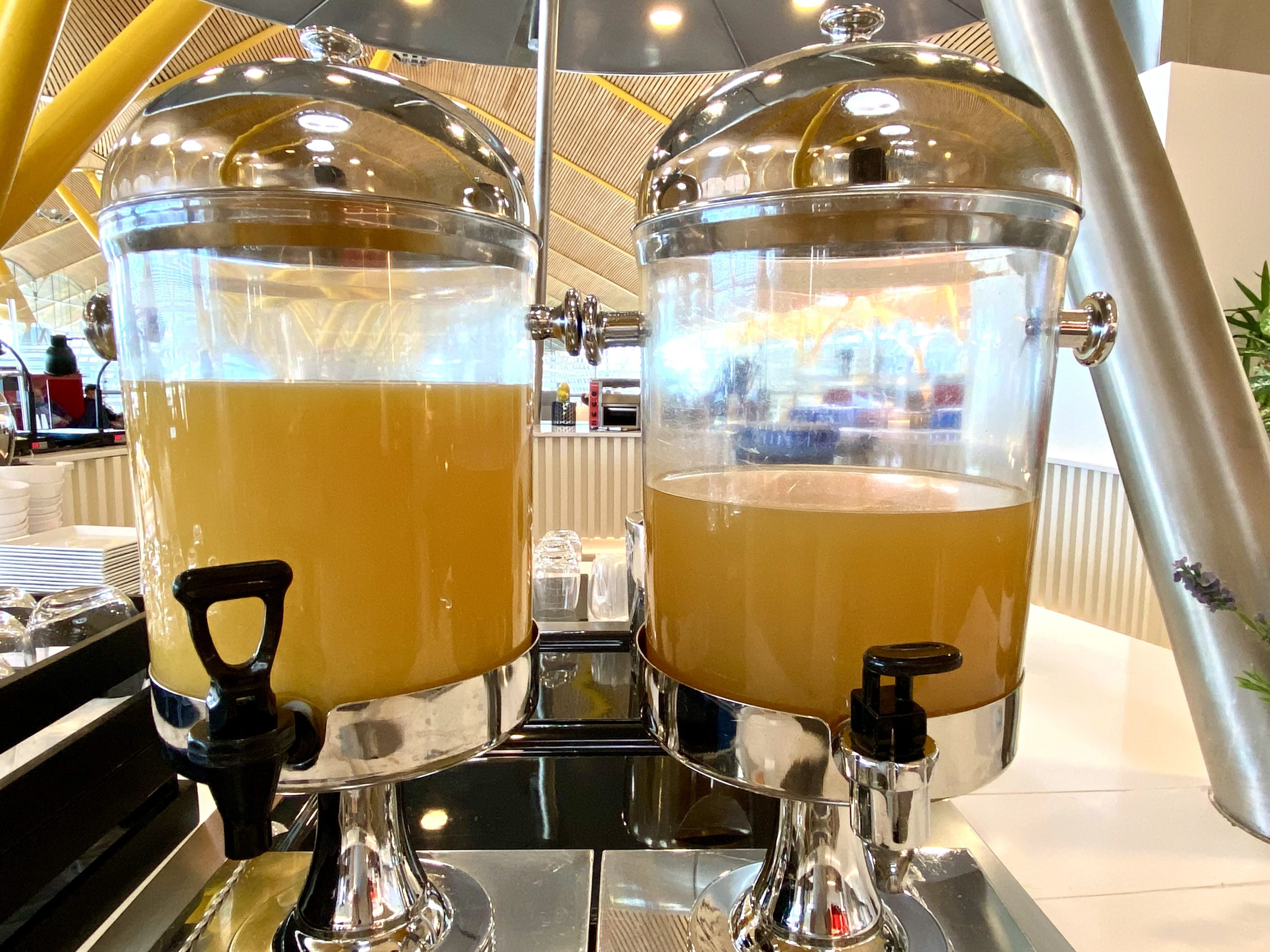 Iberia Sala VIP Dali Madrid fresh juice