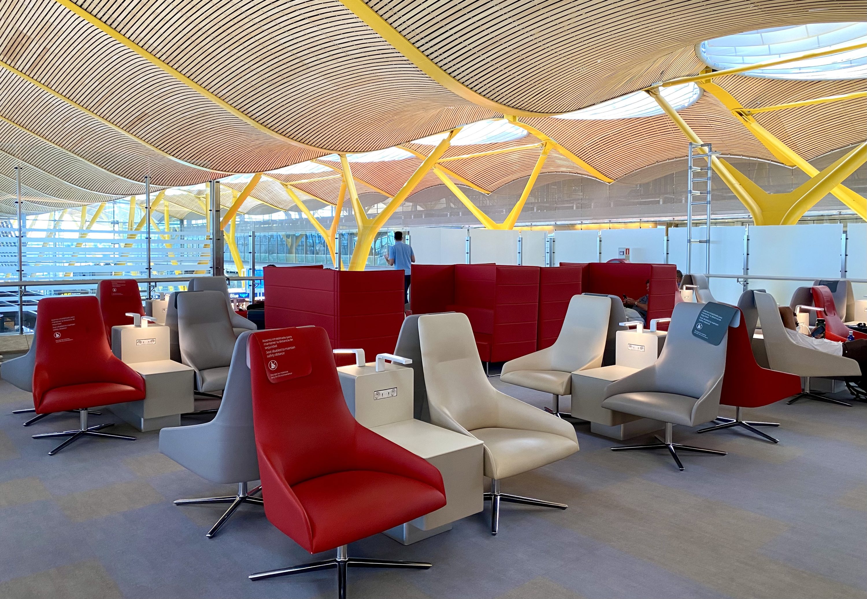 Iberia Sala VIP Dali Madrid relaxed seating area 2