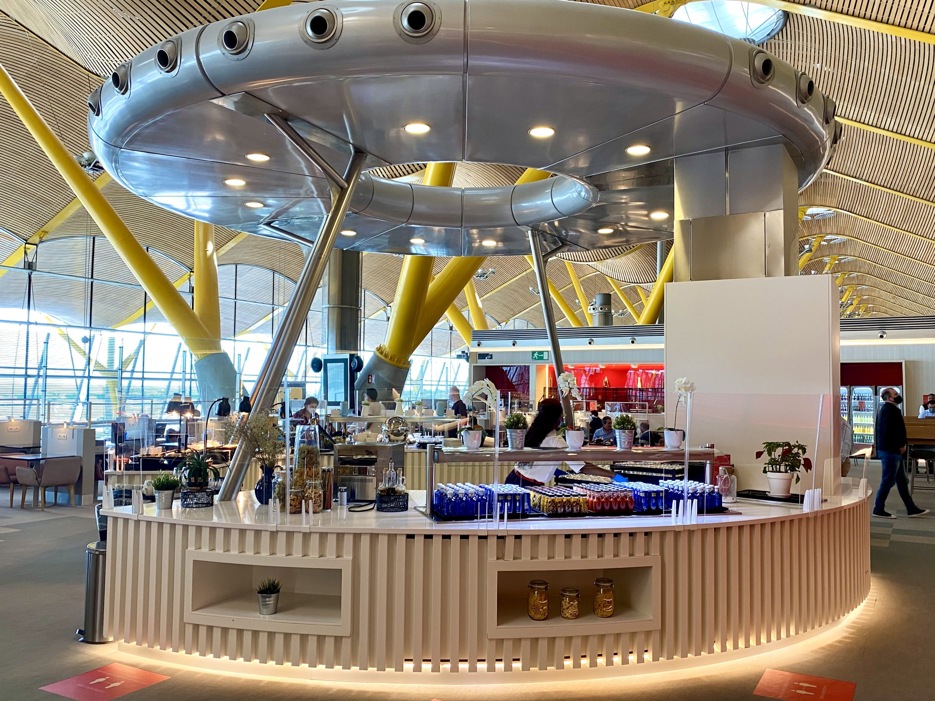 Iberia Sala VIP Dali Madrid food service area