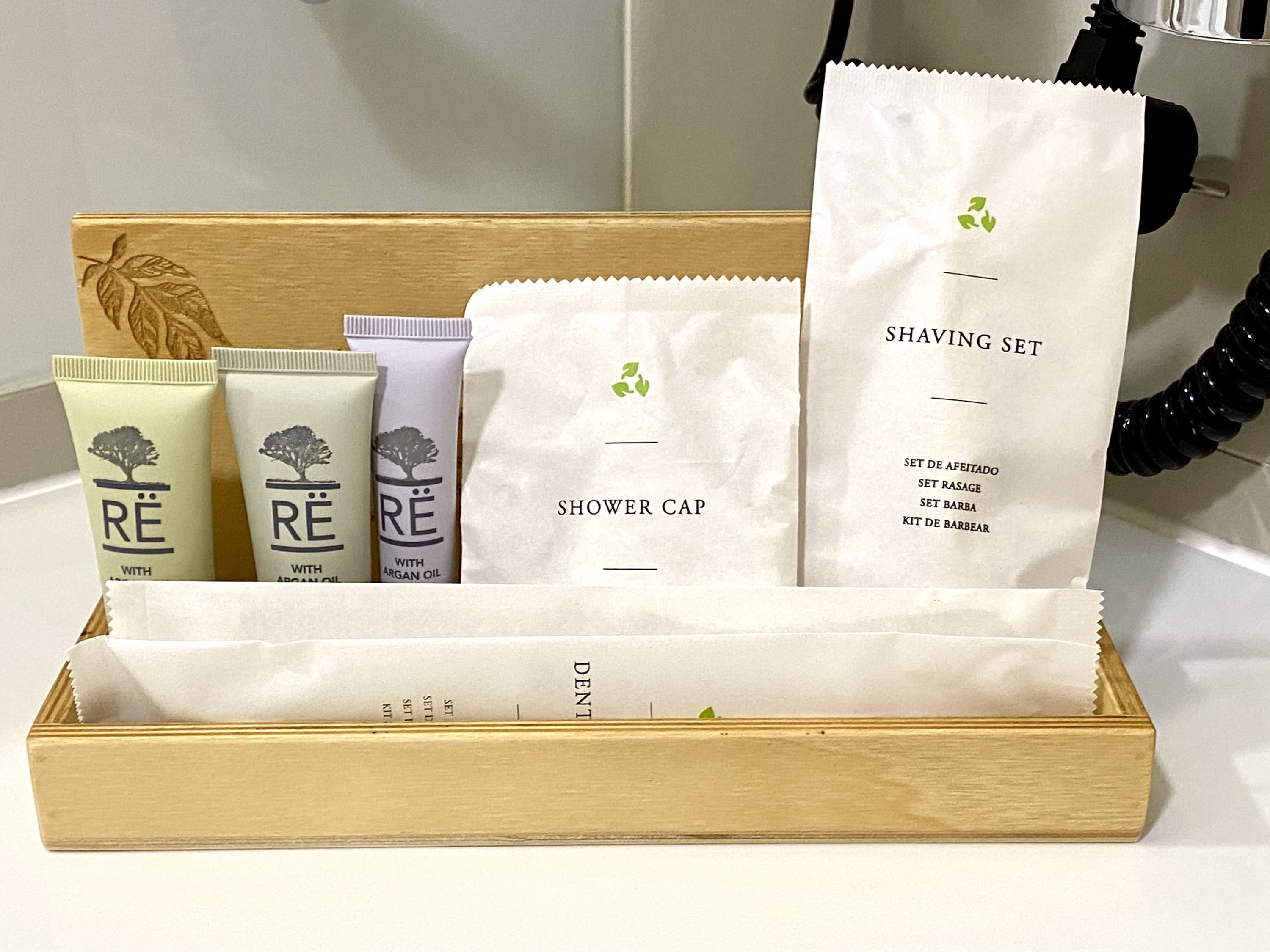 Iberia Sala VIP Dali Madrid shower amenities