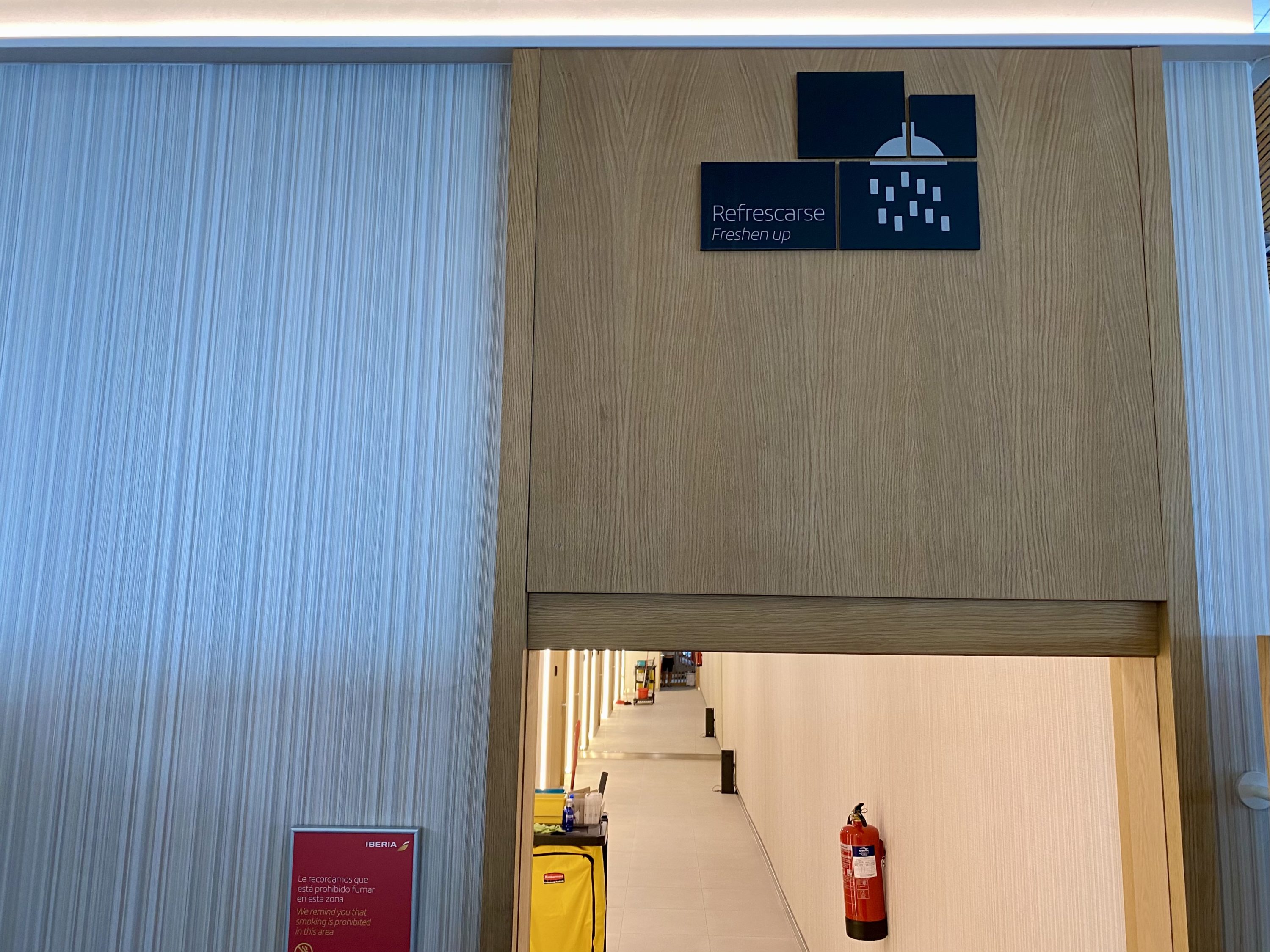 Iberia Sala VIP Dali Madrid shower area signage