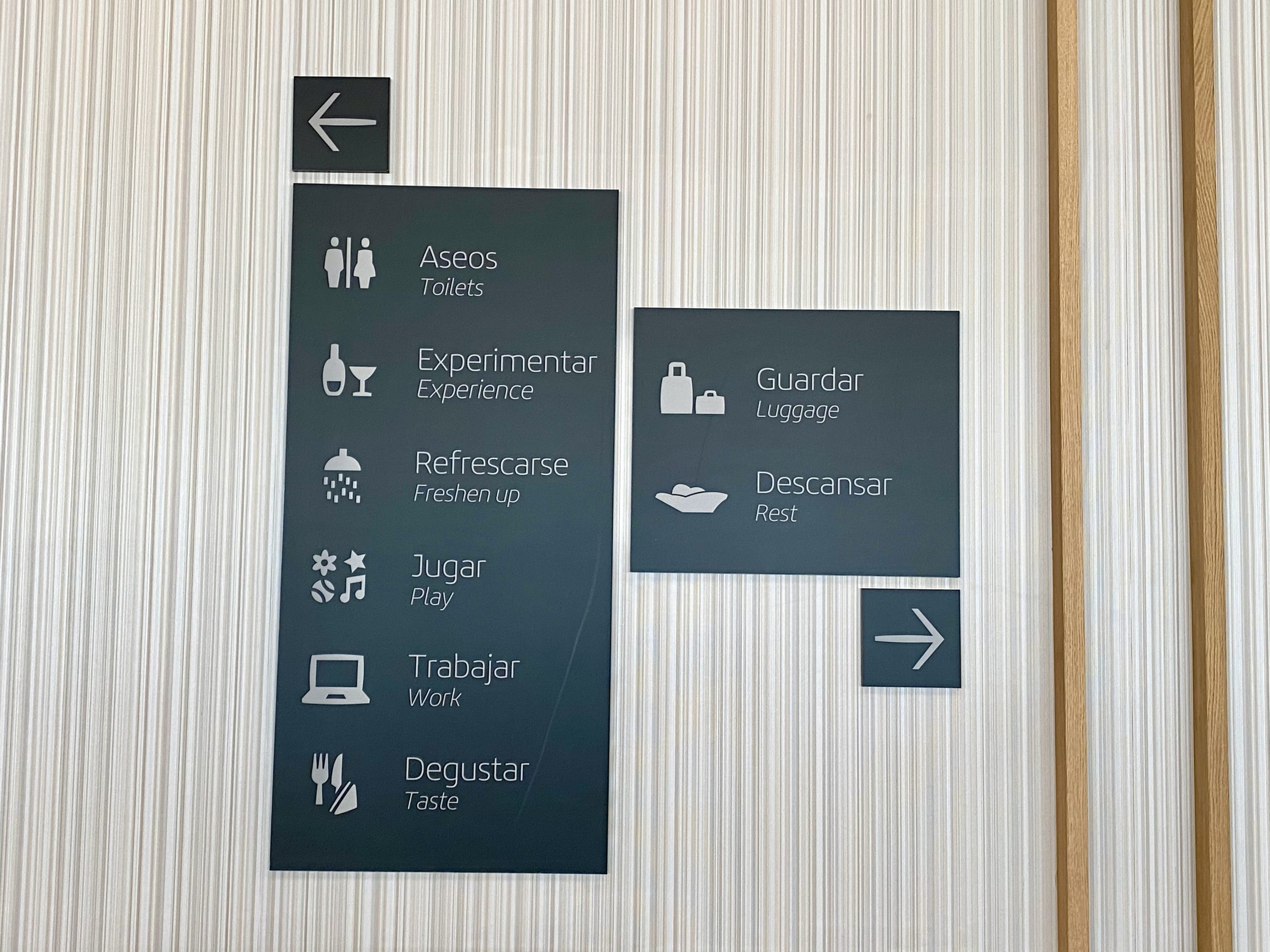 Iberia Sala VIP Dali Madrid signage