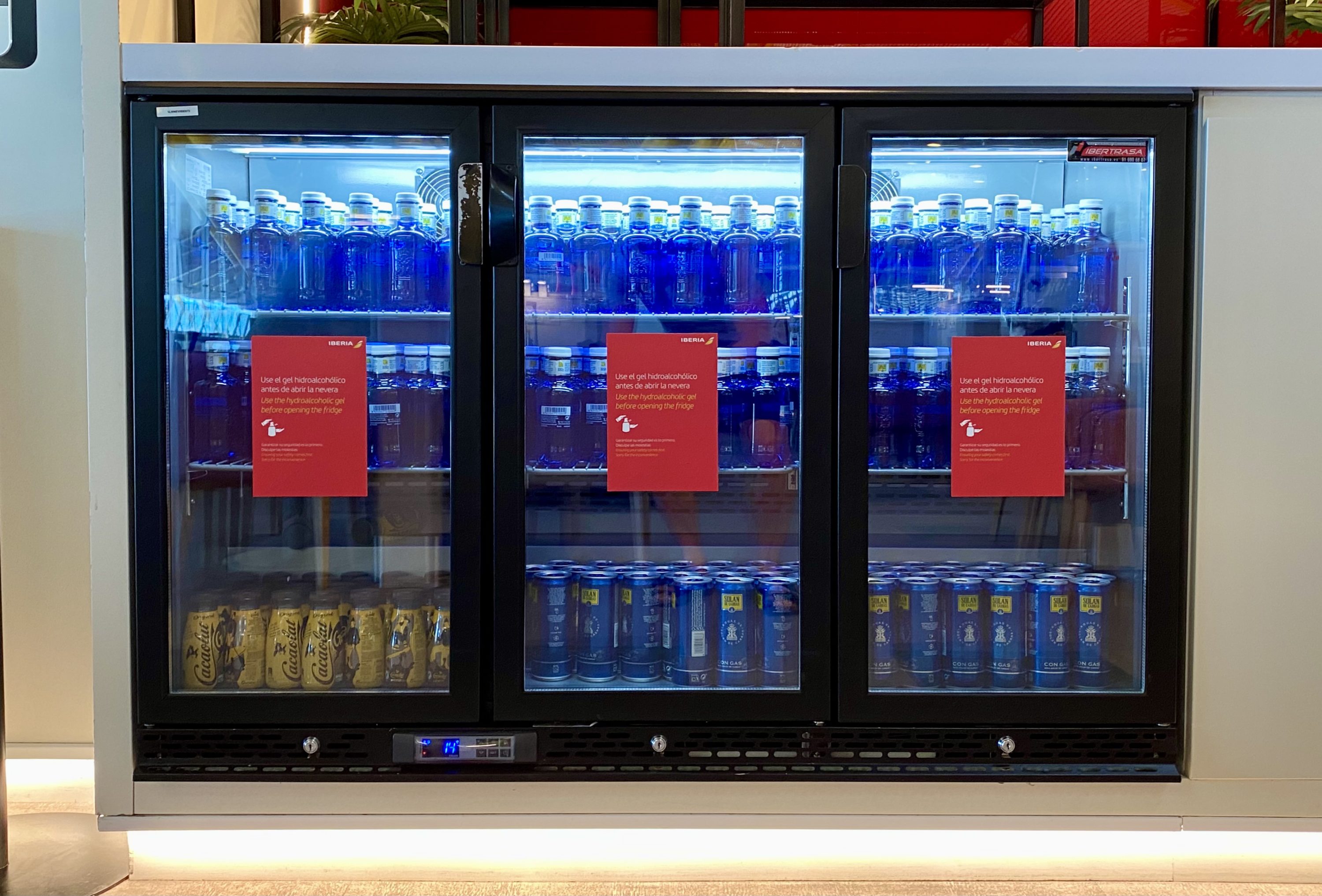 Iberia Sala VIP Dali Madrid small drinks fridge