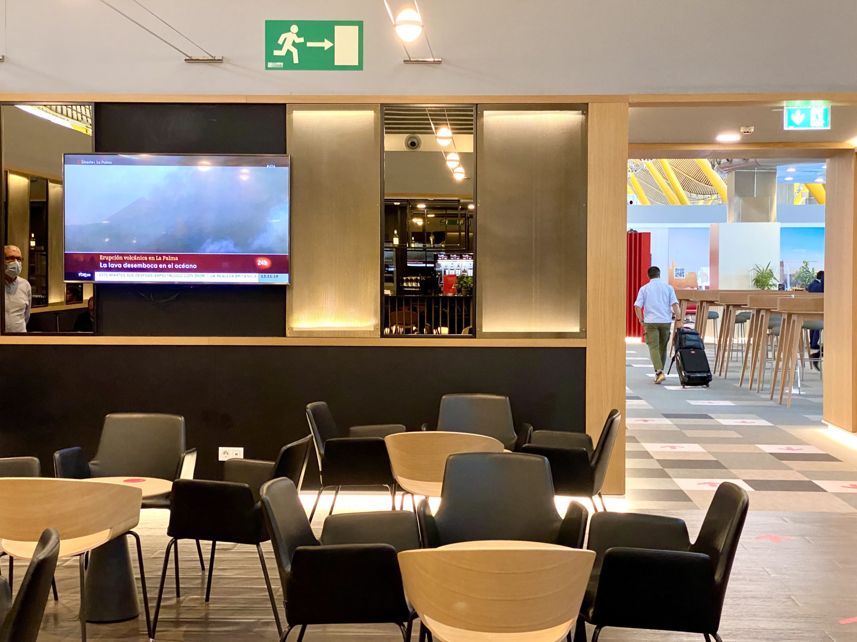 Iberia Sala VIP Dali Madrid windowless bar area looking through to main room