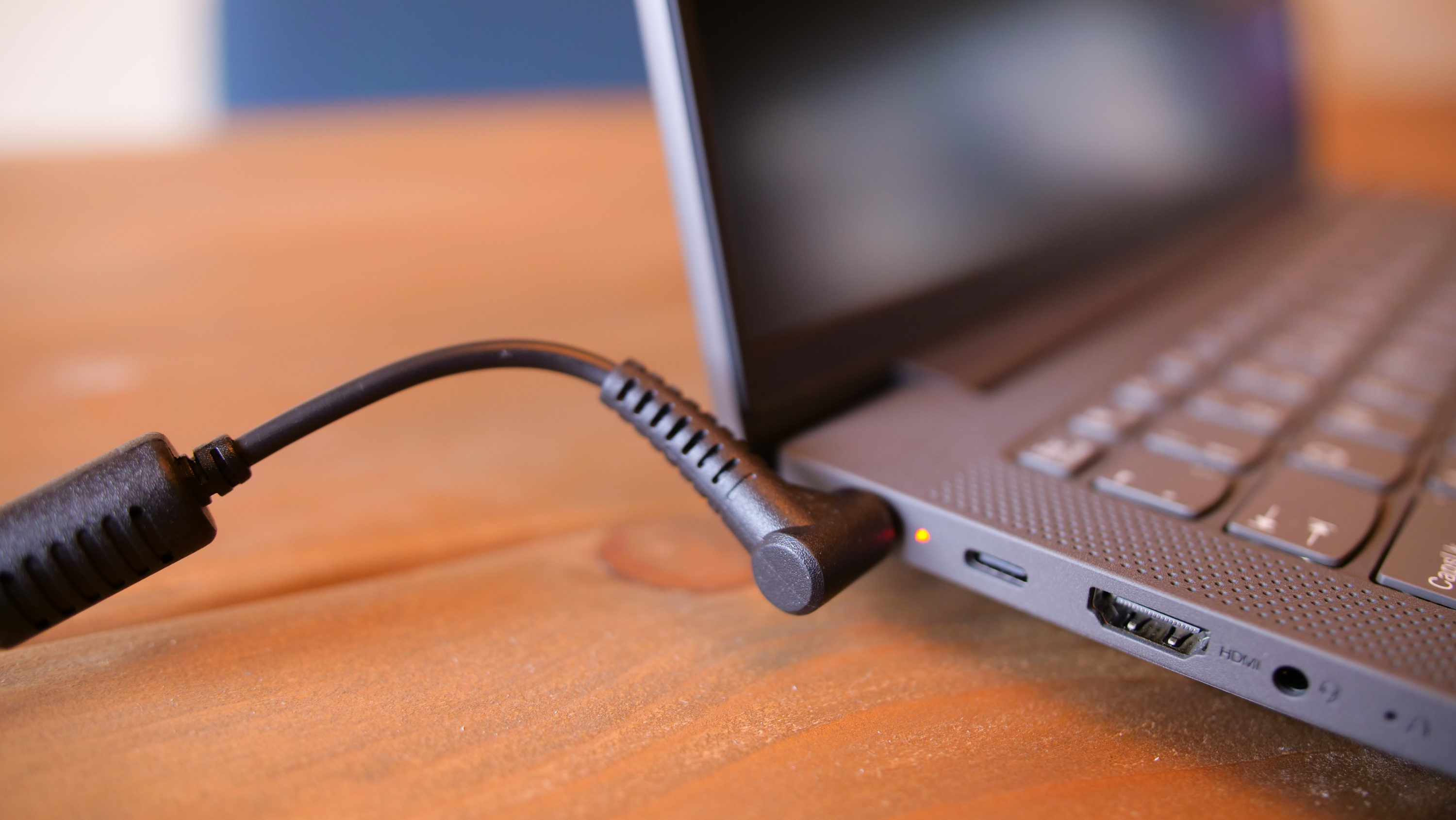 Travel laptop battery