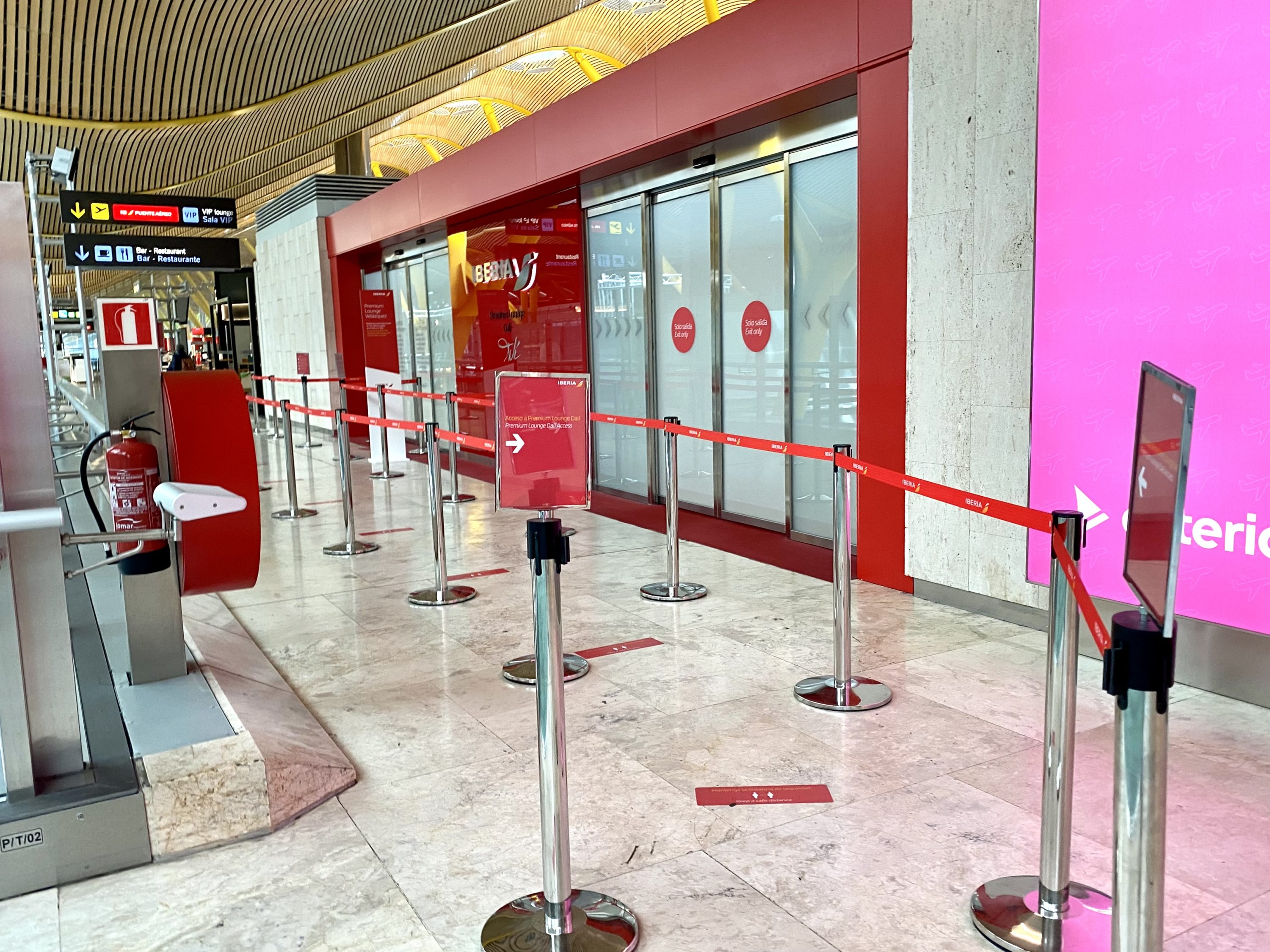 Iberia Sala VIP Dali Madrid entrance