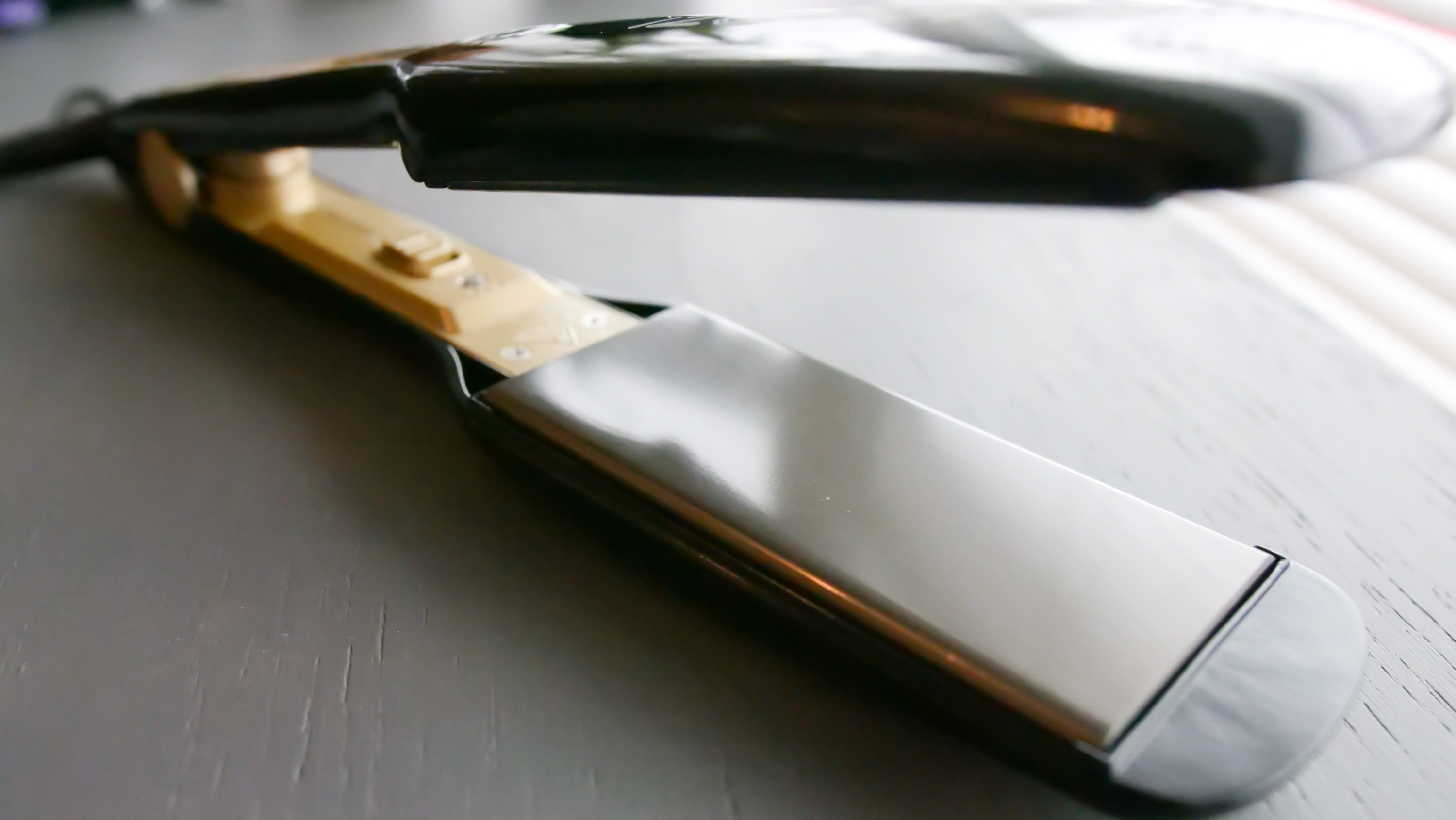 Travel hair straighteners plate type