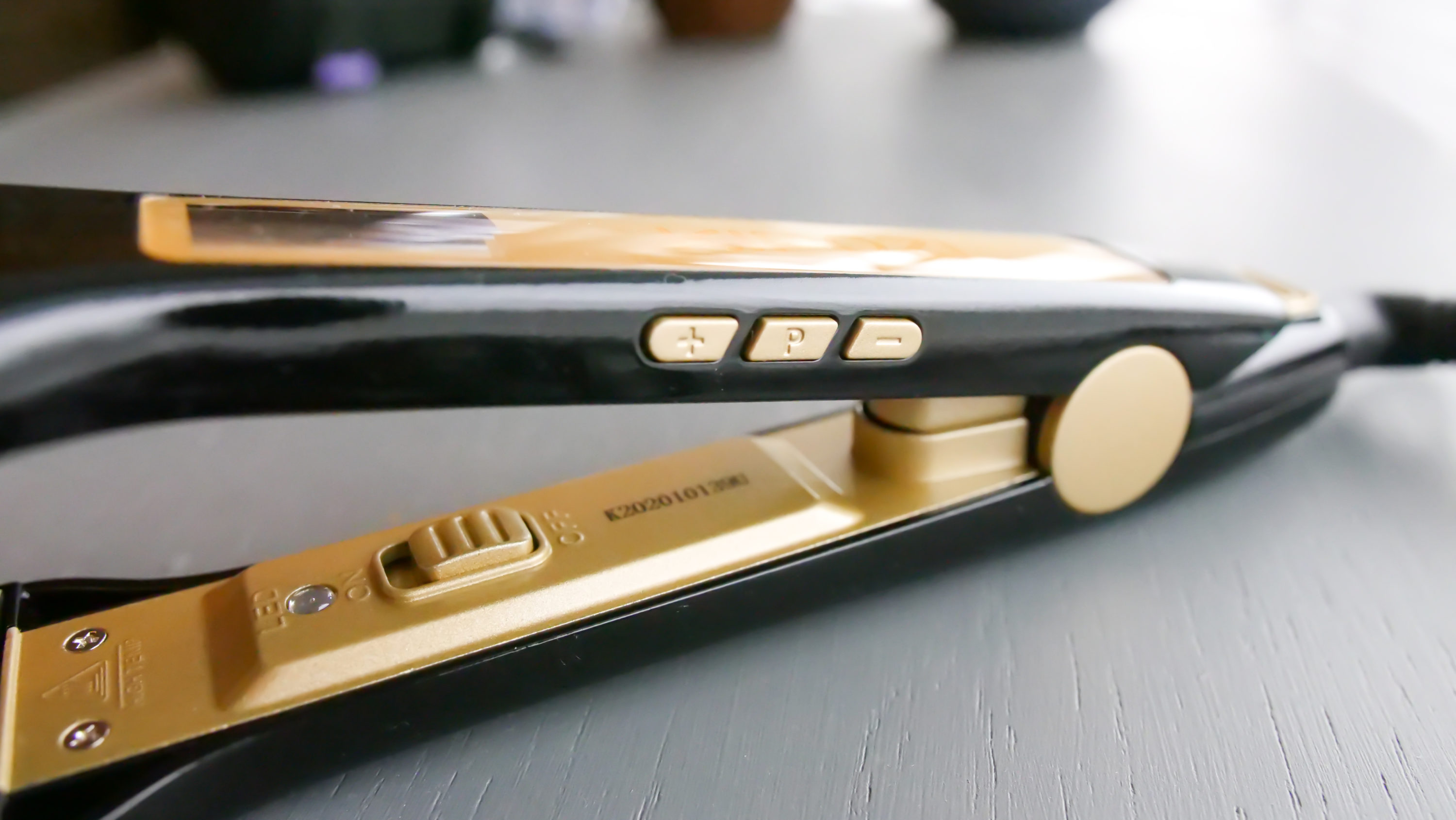 Travel hair straighteners size