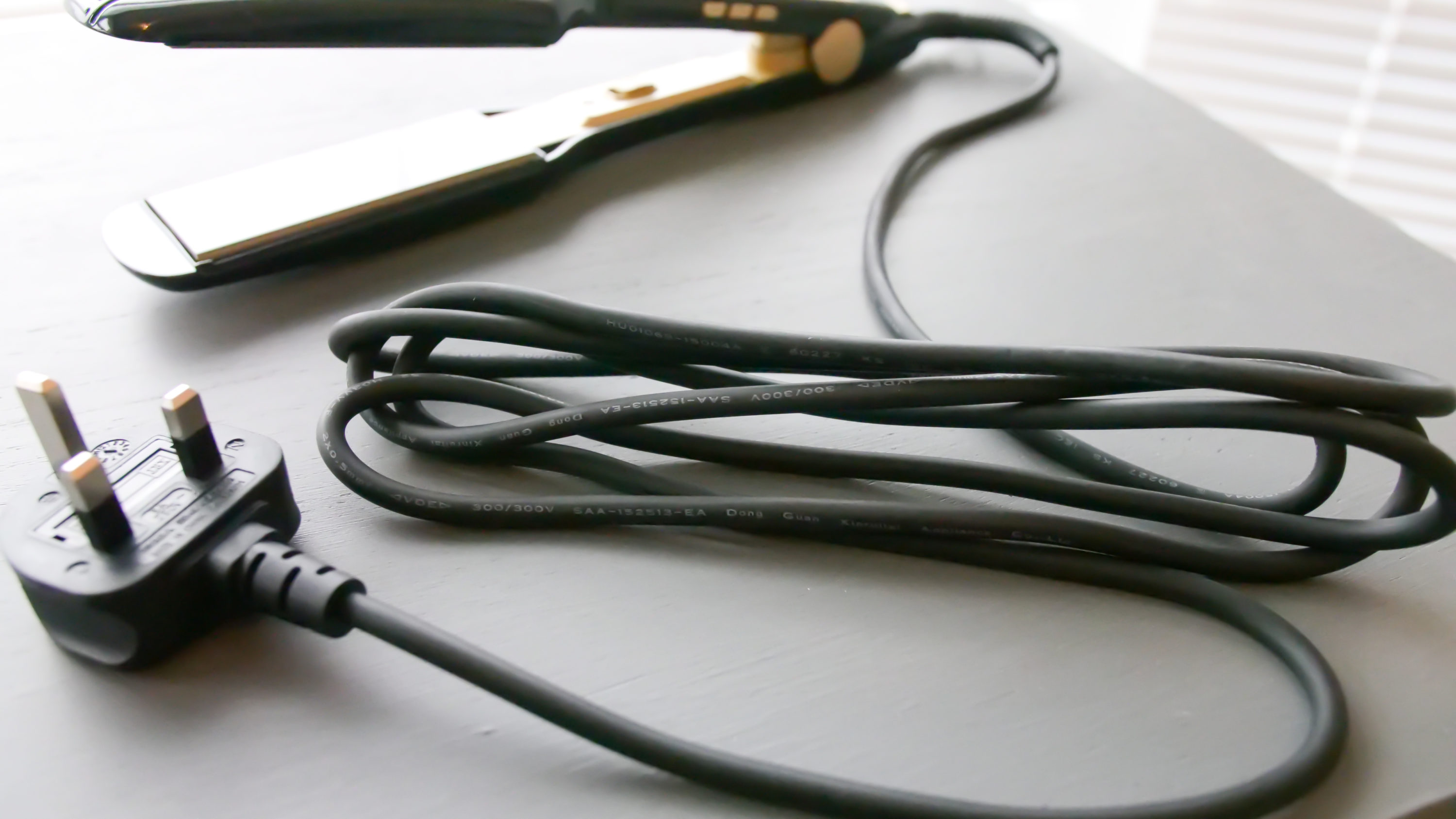 Travel hair straighteners voltage