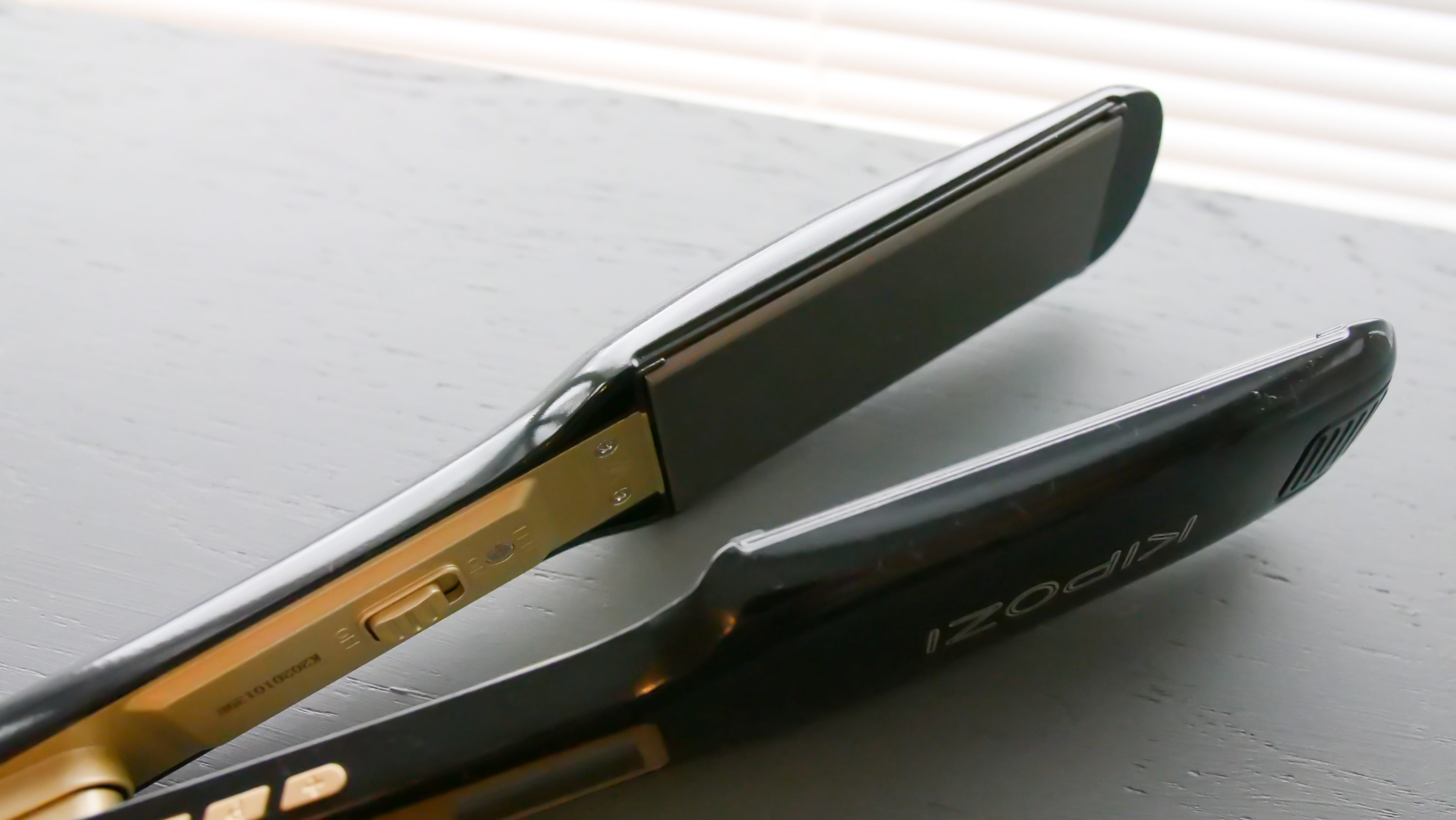 Travel hair straighteners