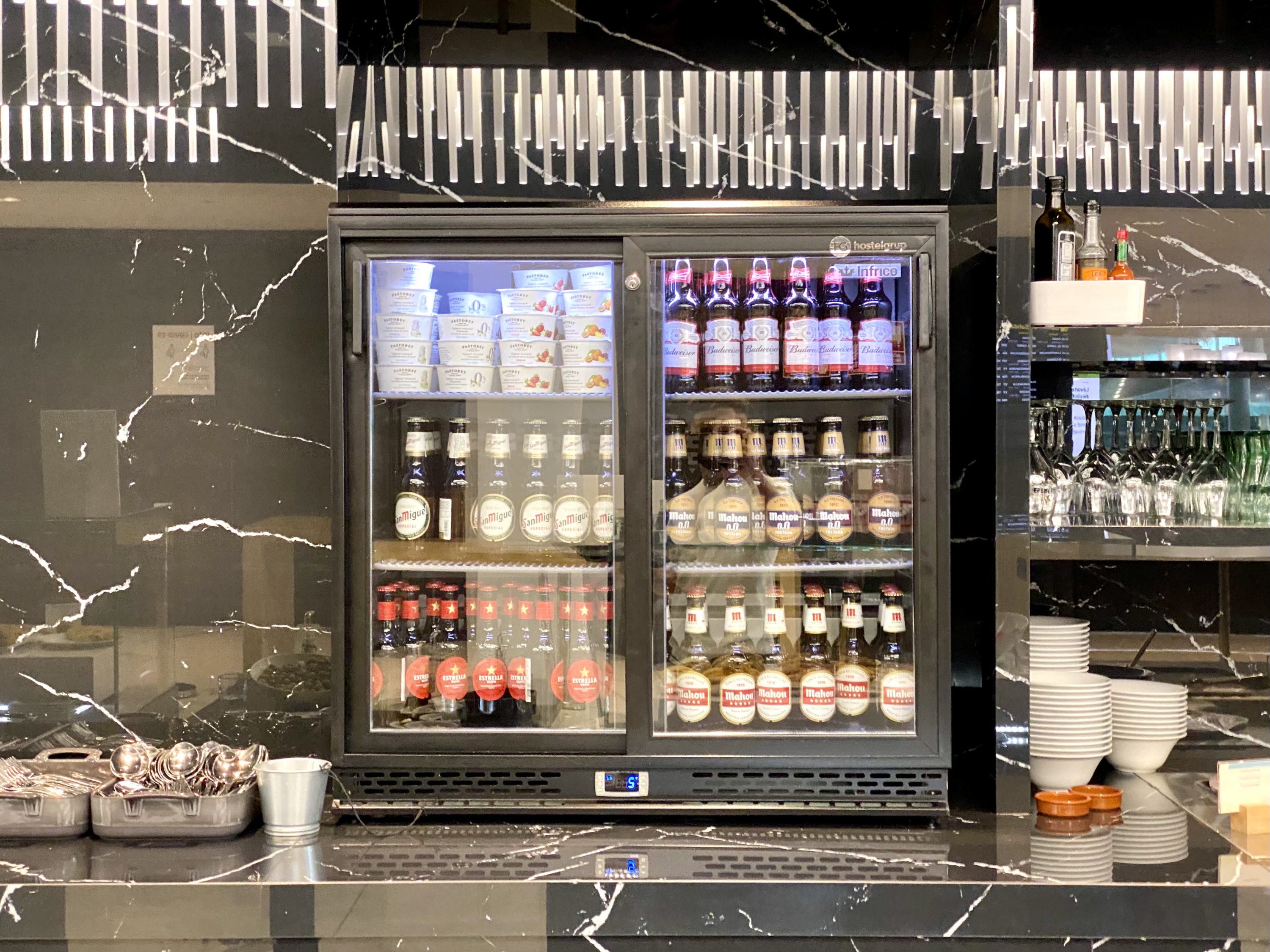 British Airways Club Europe A321neo Joan Miro lounge drinks