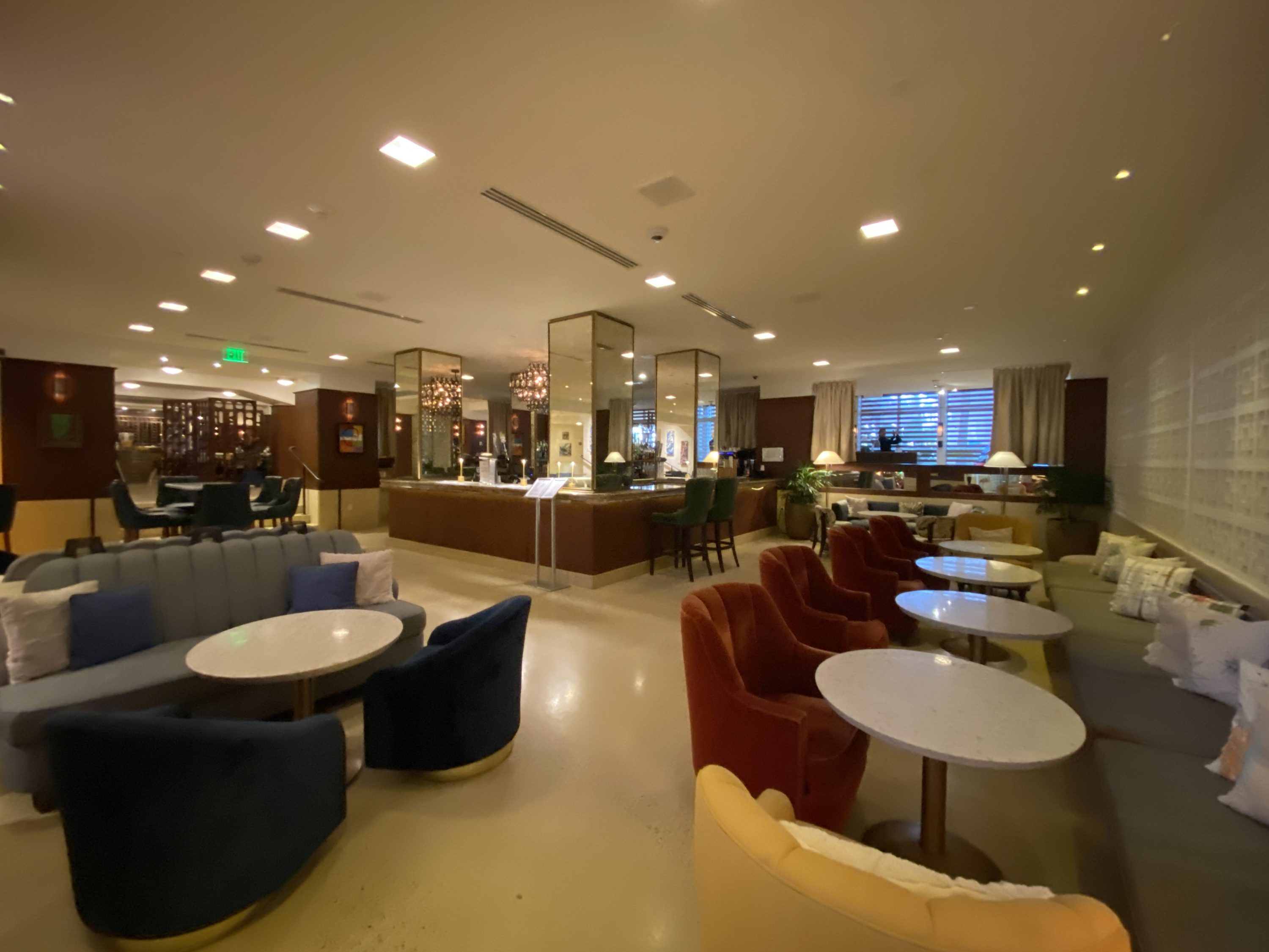 Confidante Bar and Lounge