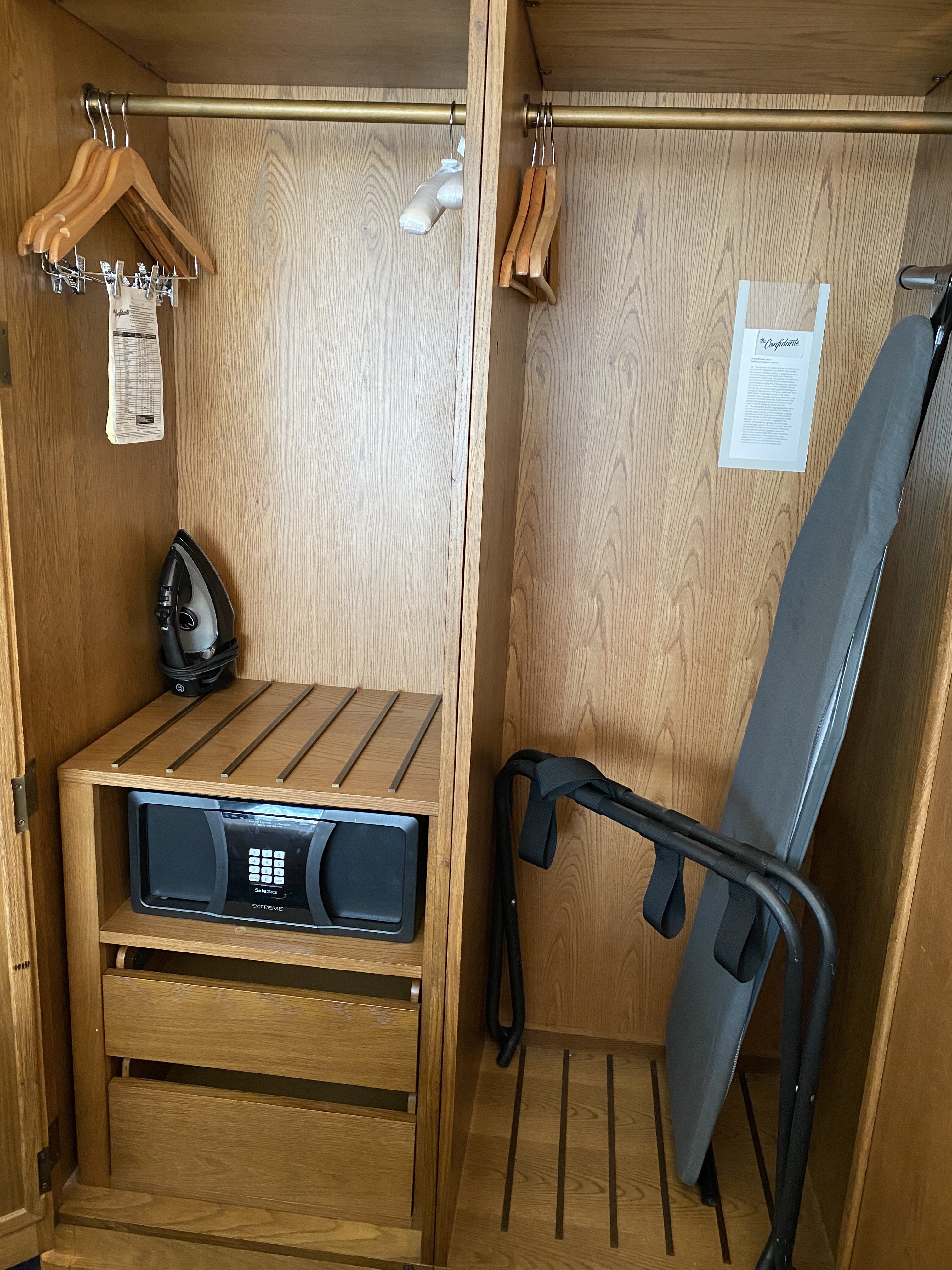 Confidante Closet