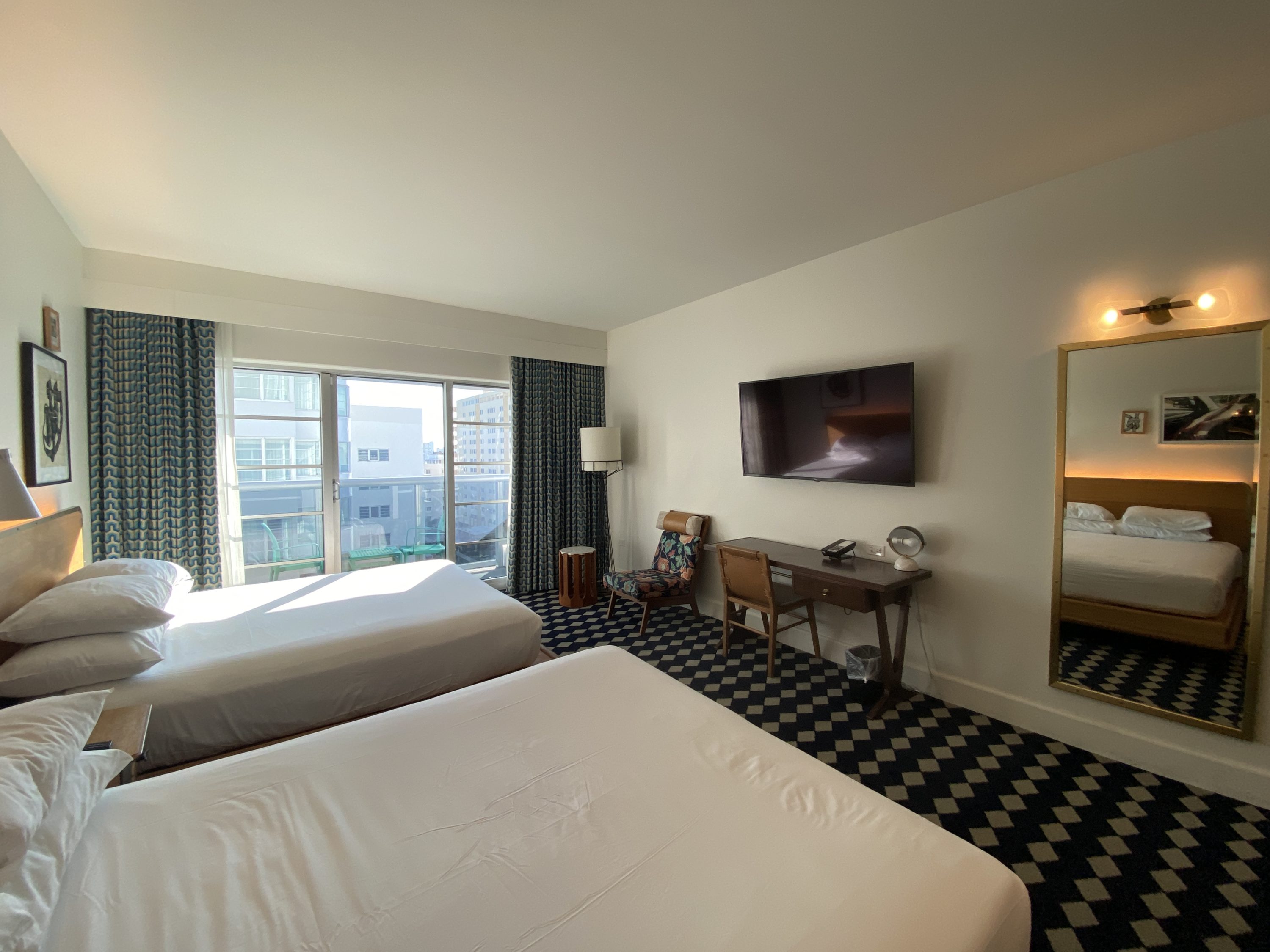 Confidante Room