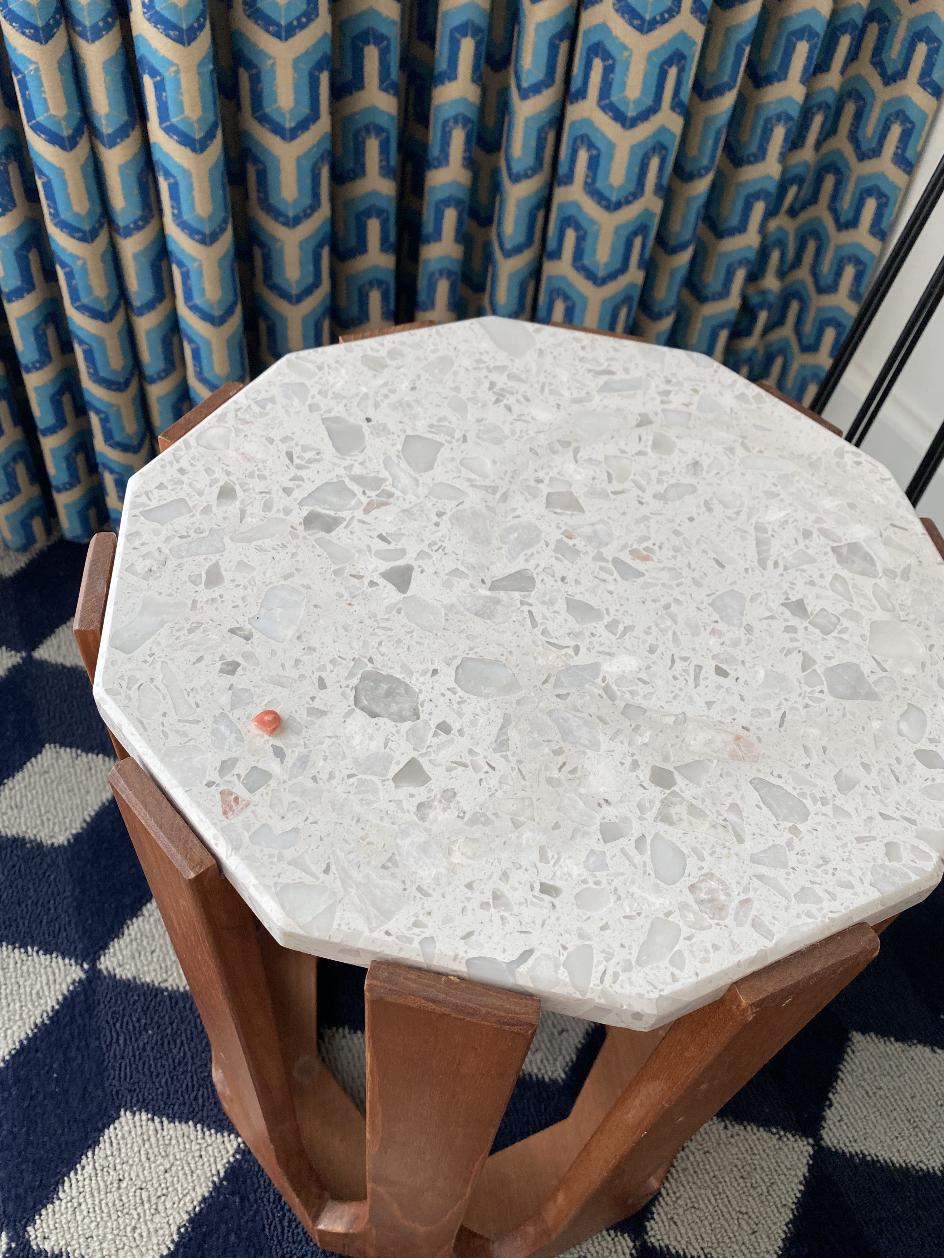 Confidante Table