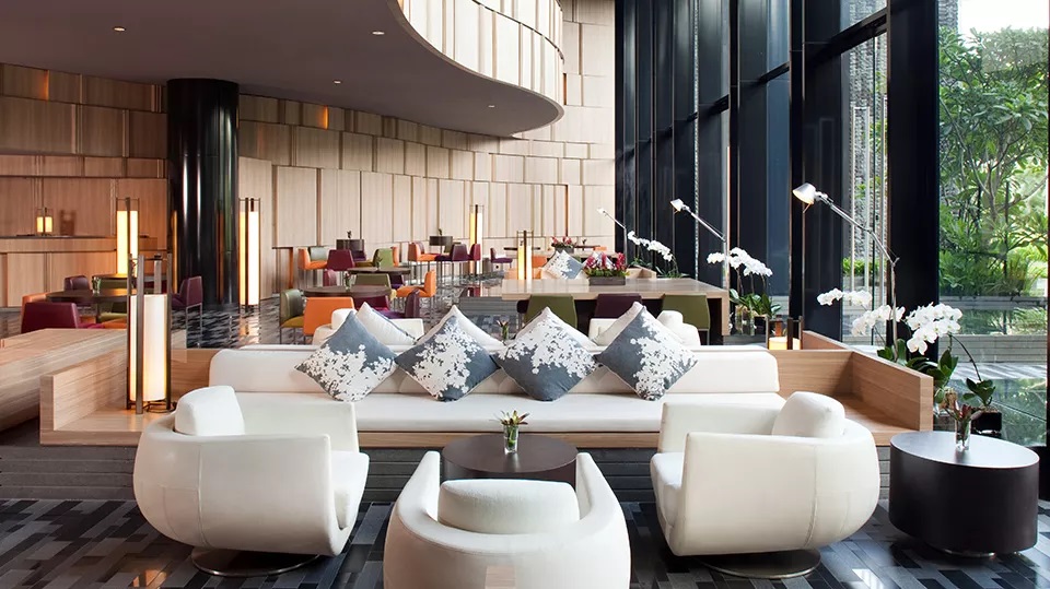 Crowne Plaza workspace