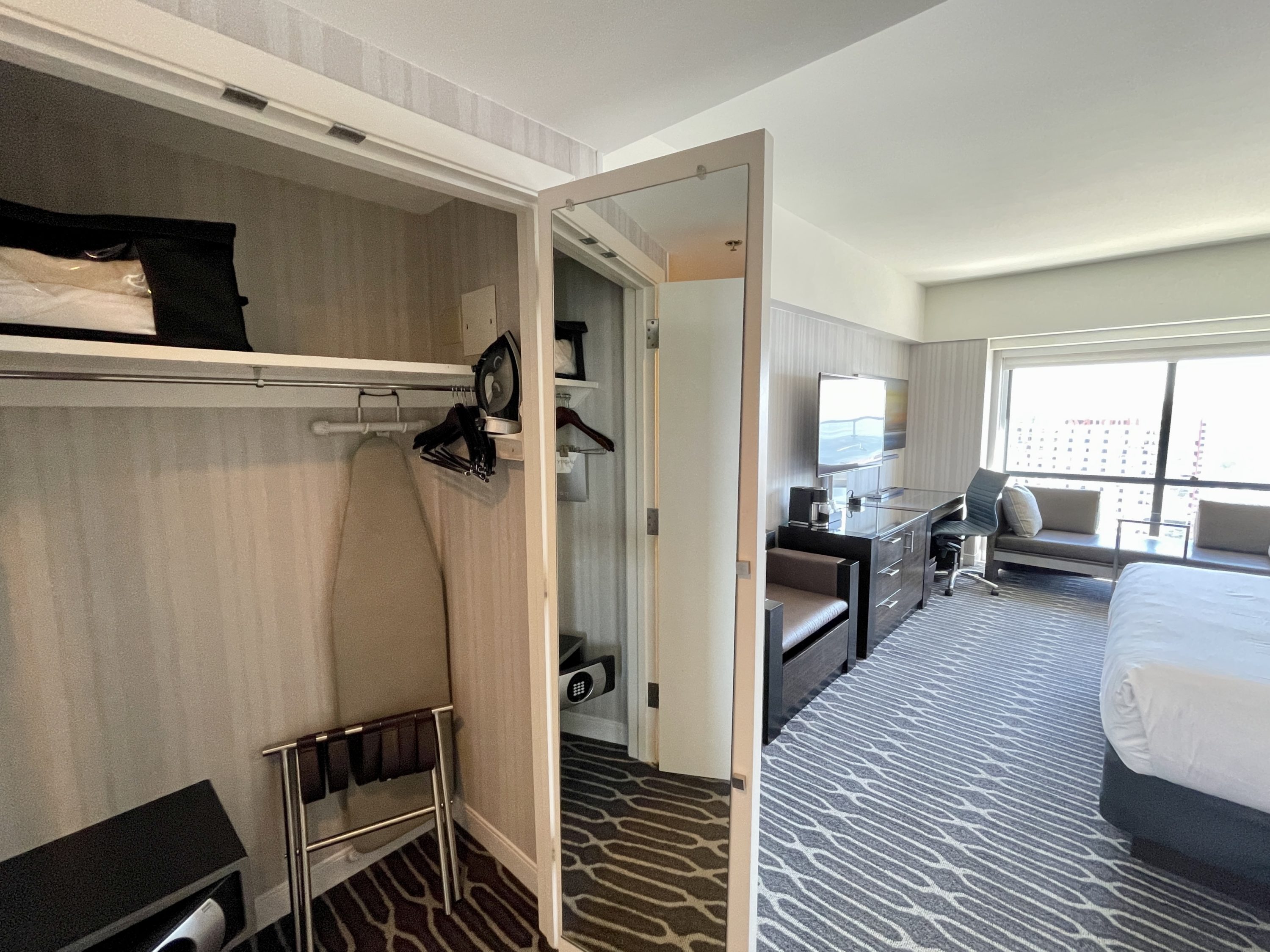 Manchester Grand Hyatt San Diego Room Closet