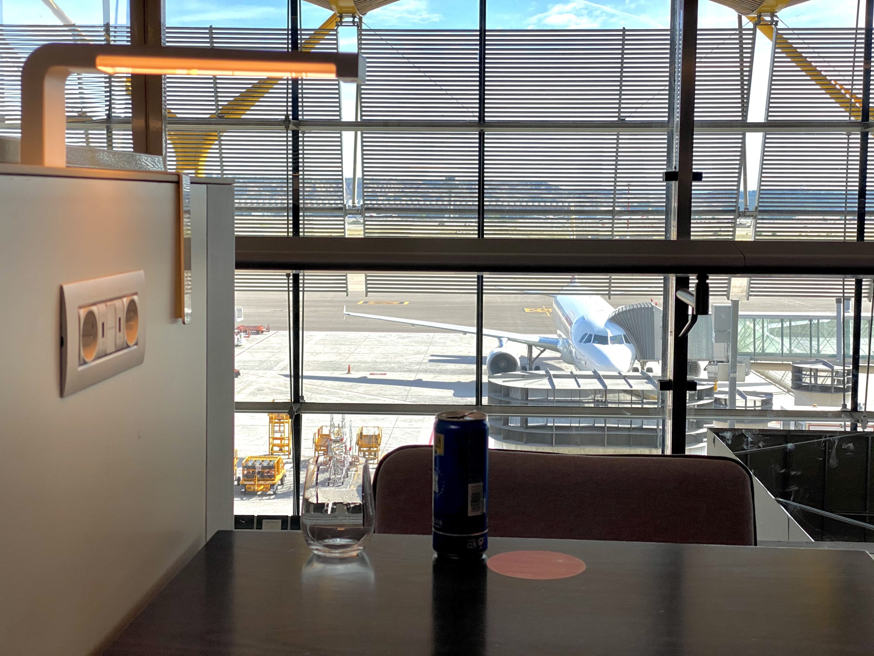 Iberia Sala VIP Dali Madrid work station