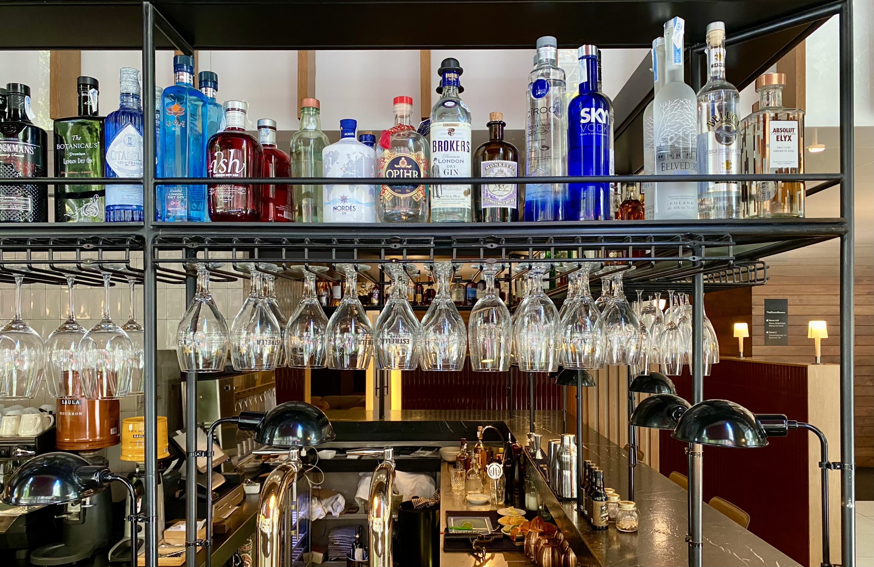Alexandra Hotel Barcelona Curio Collection by Hilton bar liqor selection