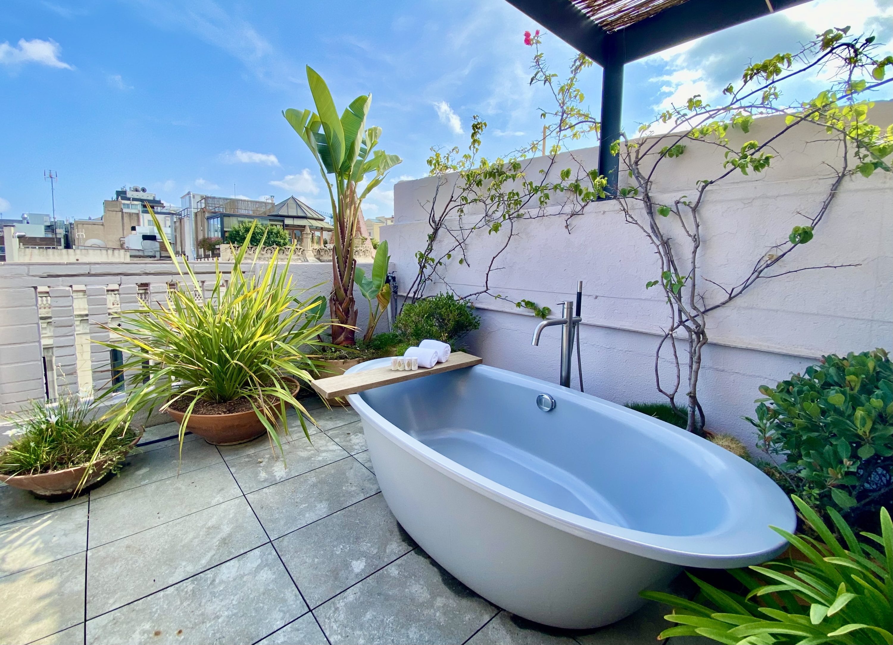 Alexandra Hotel Barcelona Curio Collection by Hilton bathtub on the terrace