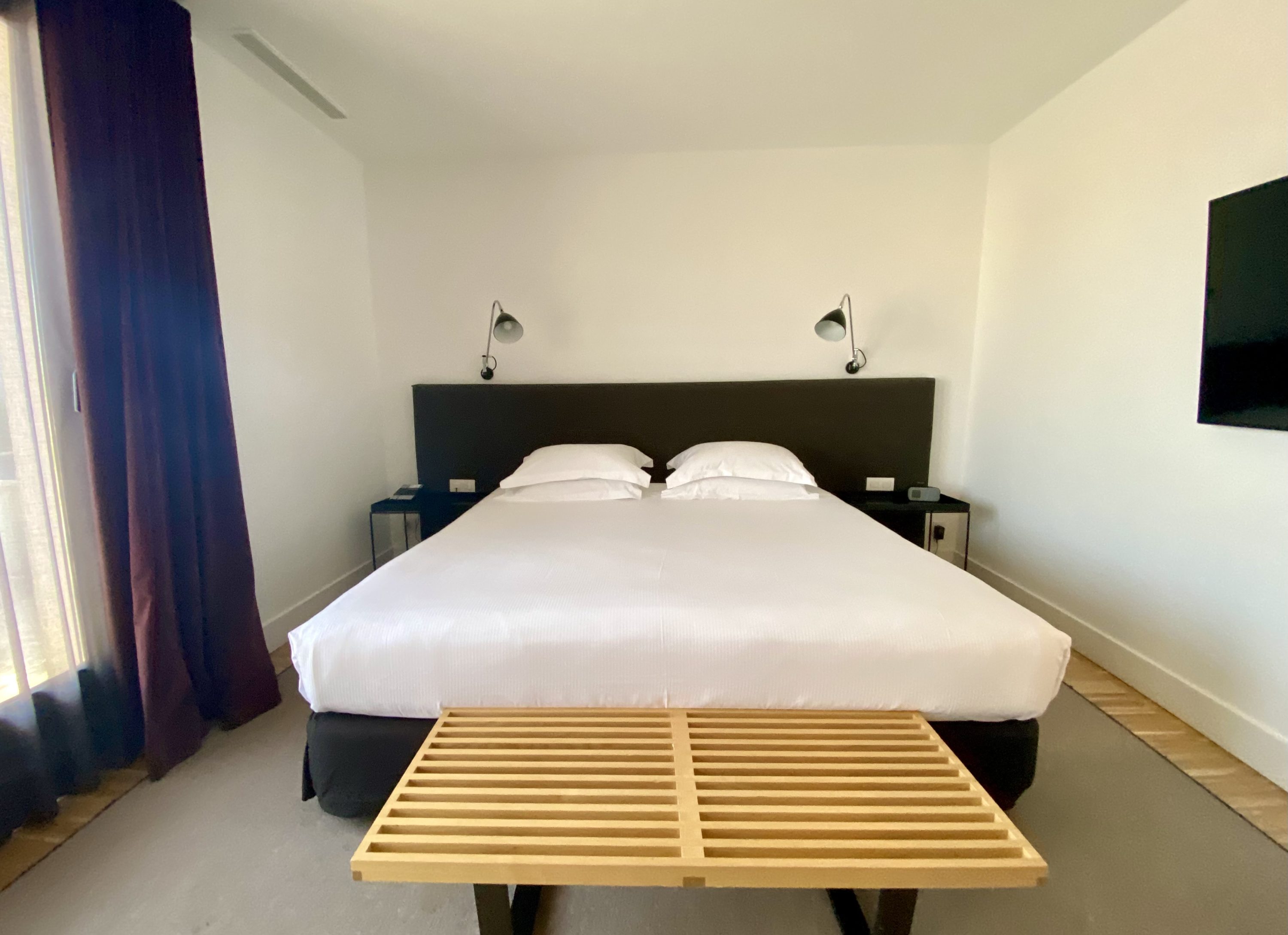 Alexandra Hotel Barcelona Curio Collection by Hilton bed and luggage rack