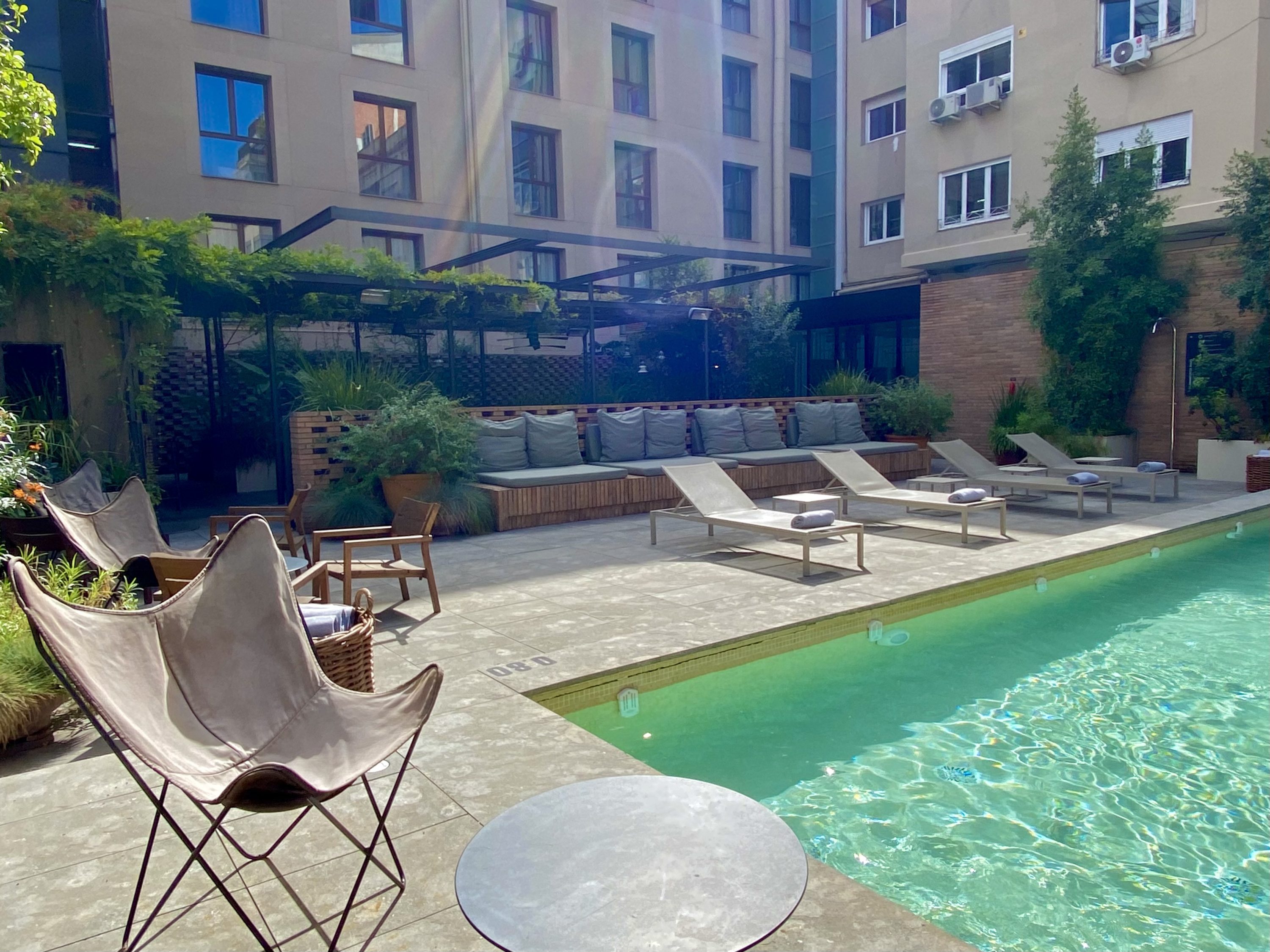 Alexandra Hotel Barcelona Curio Collection by Hilton poolside seating
