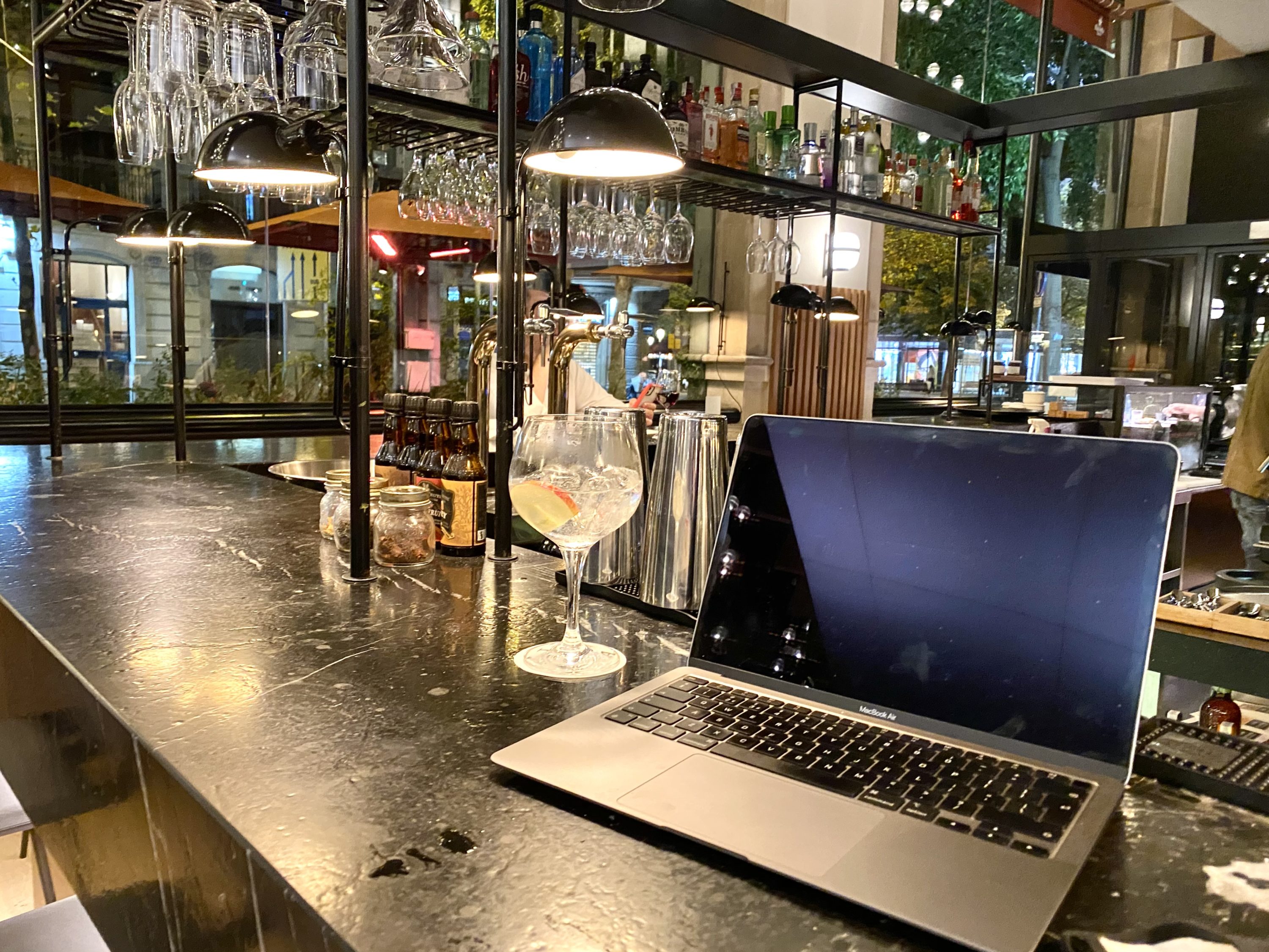 Alexandra Hotel Barcelona Curio Collection by Hilton the bar by night at work